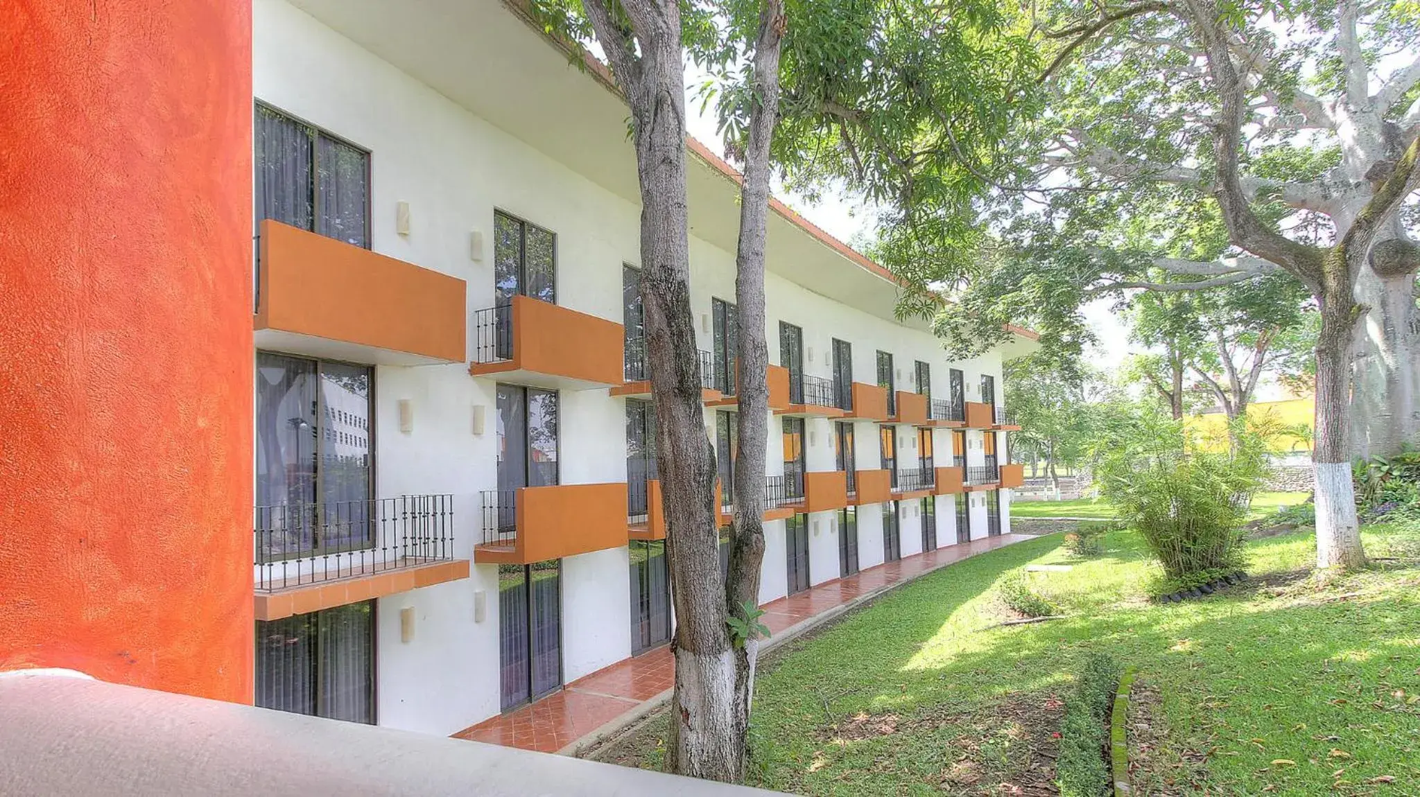 Property building in Fiesta Inn Villahermosa Cencali Property building in Fiesta Inn Villahermosa Cencali