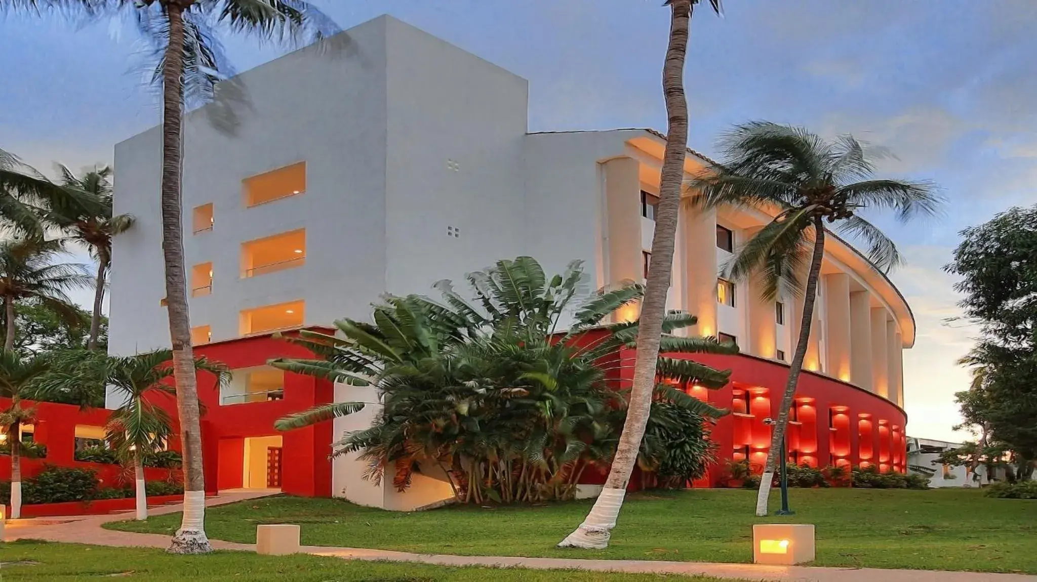 Property building in Fiesta Inn Villahermosa Cencali Property building in Fiesta Inn Villahermosa Cencali