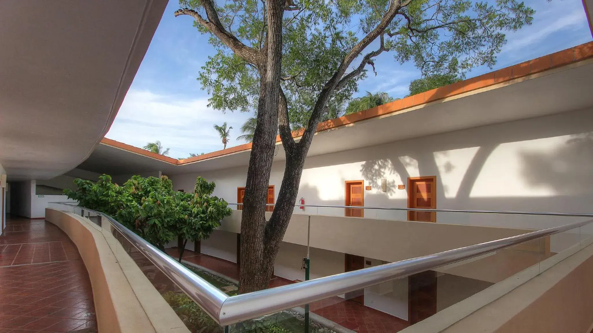 Property building in Fiesta Inn Villahermosa Cencali Property building in Fiesta Inn Villahermosa Cencali