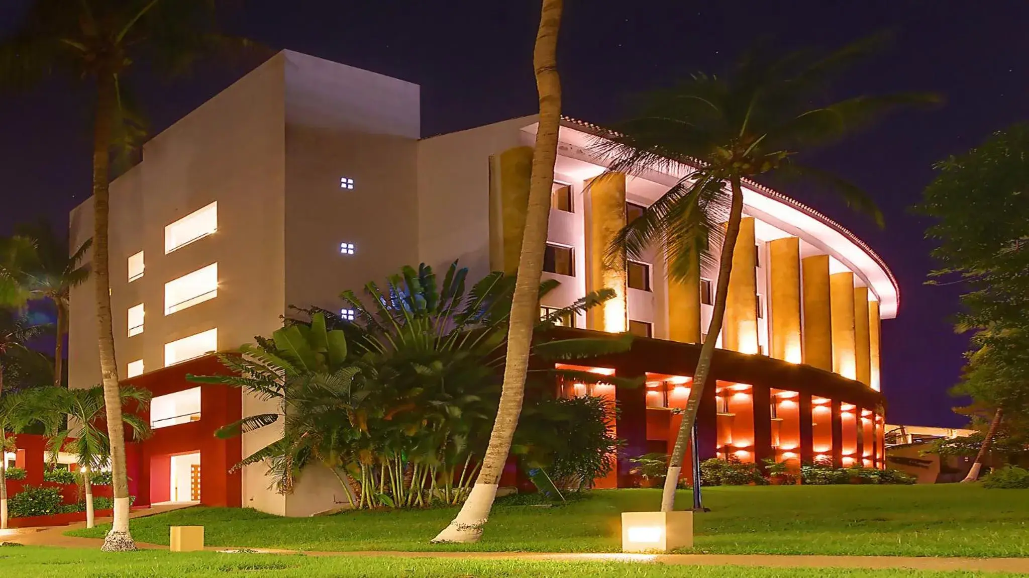 Property building in Fiesta Inn Villahermosa Cencali Property building in Fiesta Inn Villahermosa Cencali