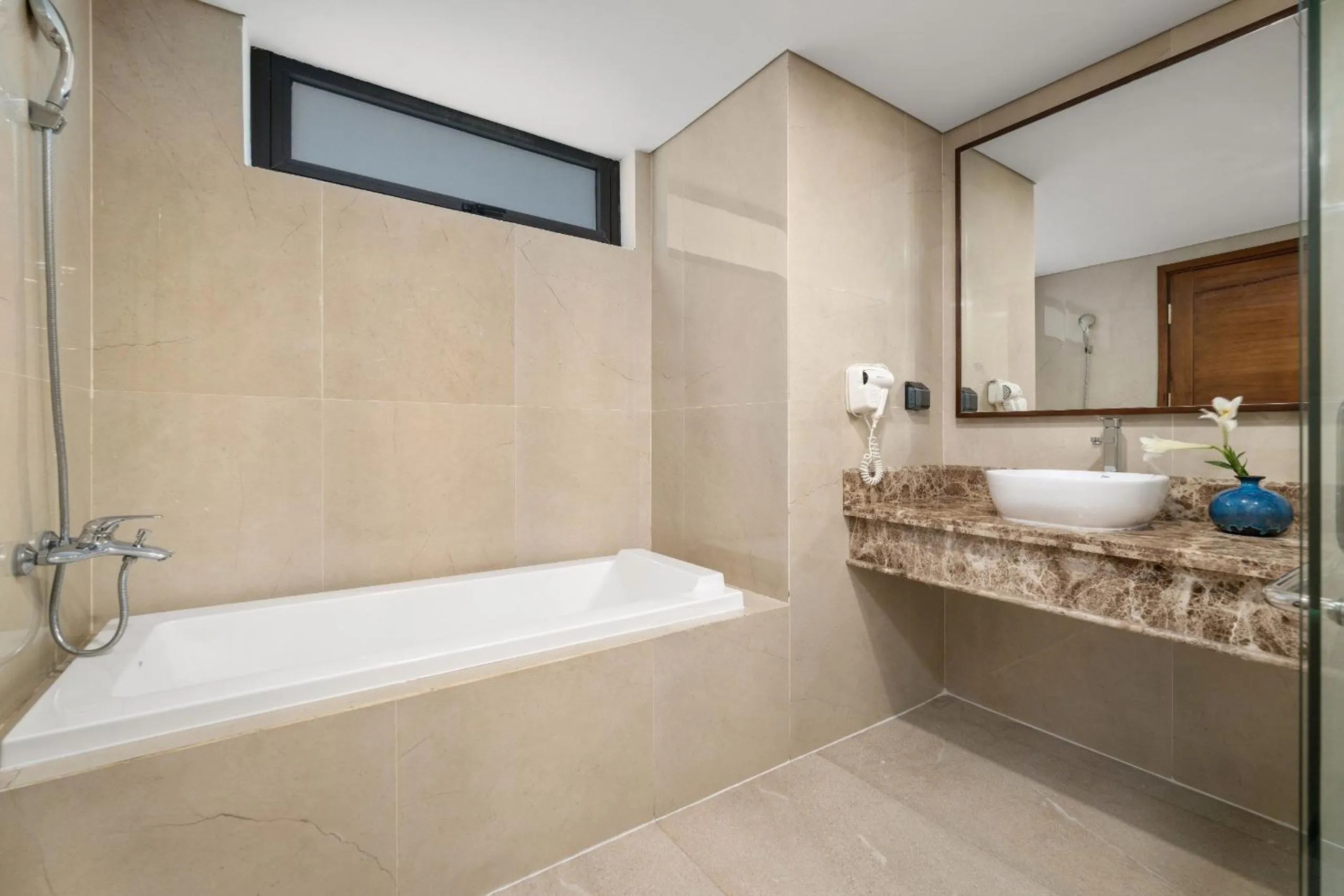 Shower in Balcona Hotel Da Nang