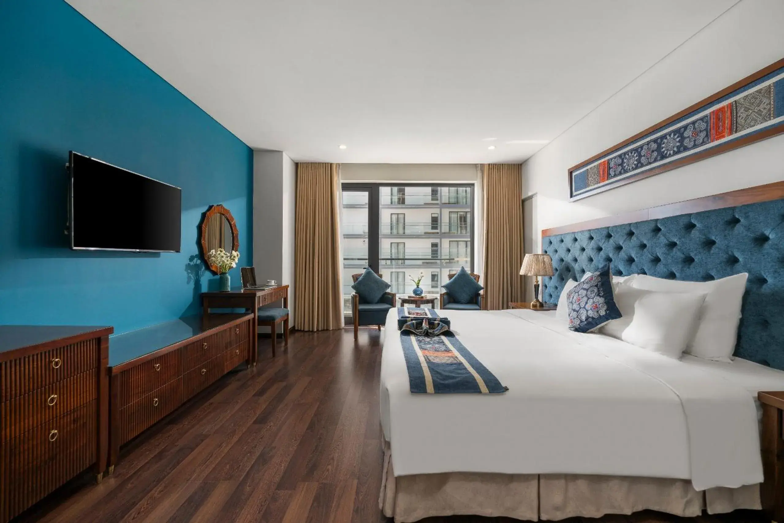 Deluxe Double Room with Balcony and Partial Sea View in Balcona Hotel Da Nang Deluxe Double Room with Balcony and Partial Sea View in Balcona Hotel Da Nang