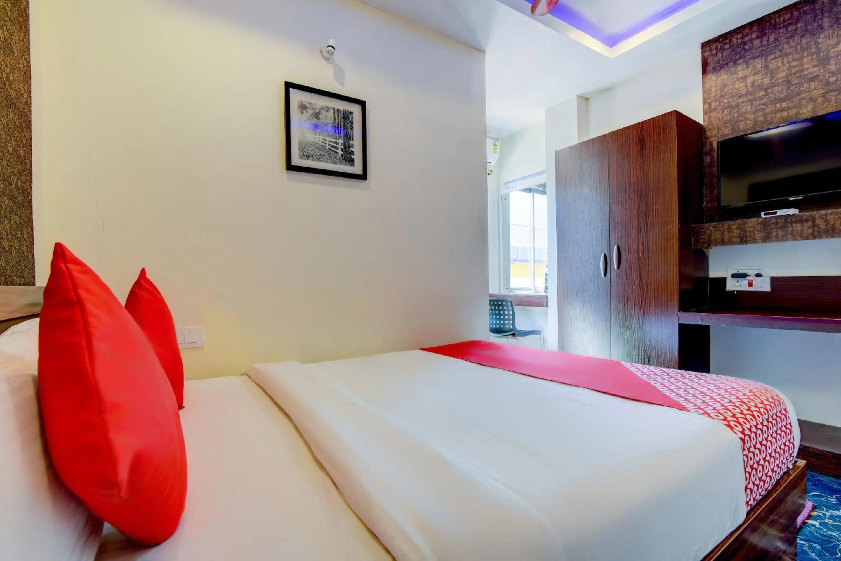 Bedroom, Bed in Hotel O P S Grand