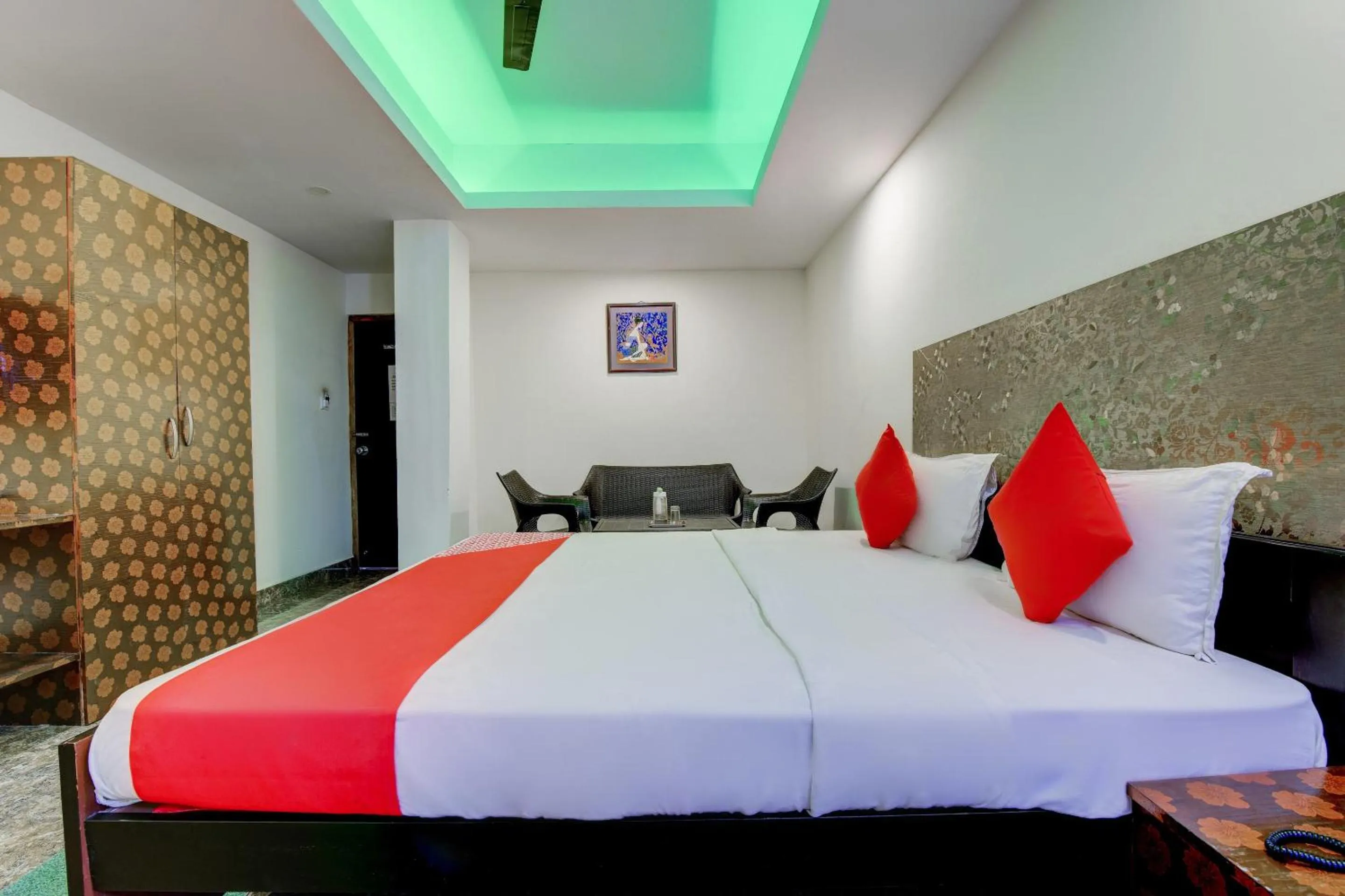 Bedroom, Bed in Hotel O P S Grand