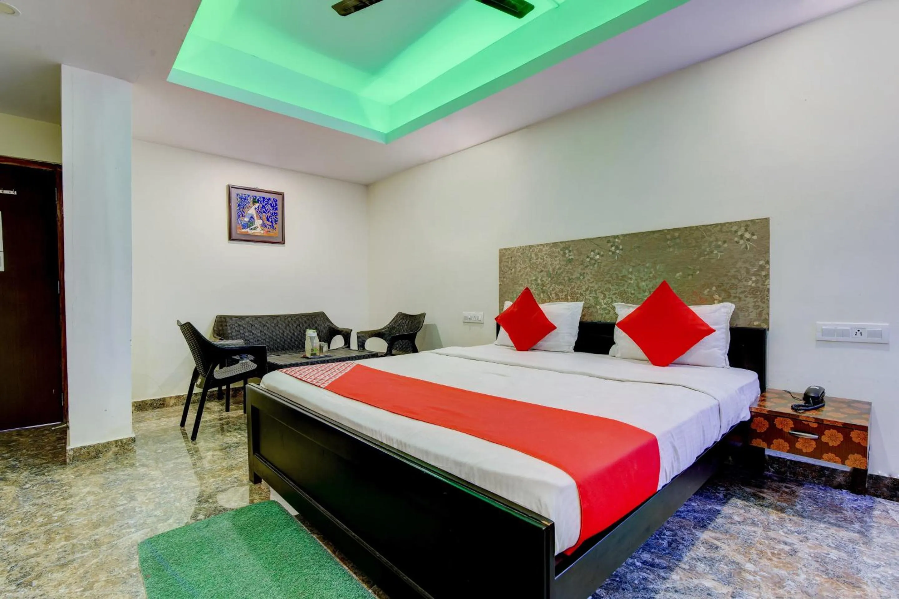 Bedroom, Bed in Hotel O P S Grand