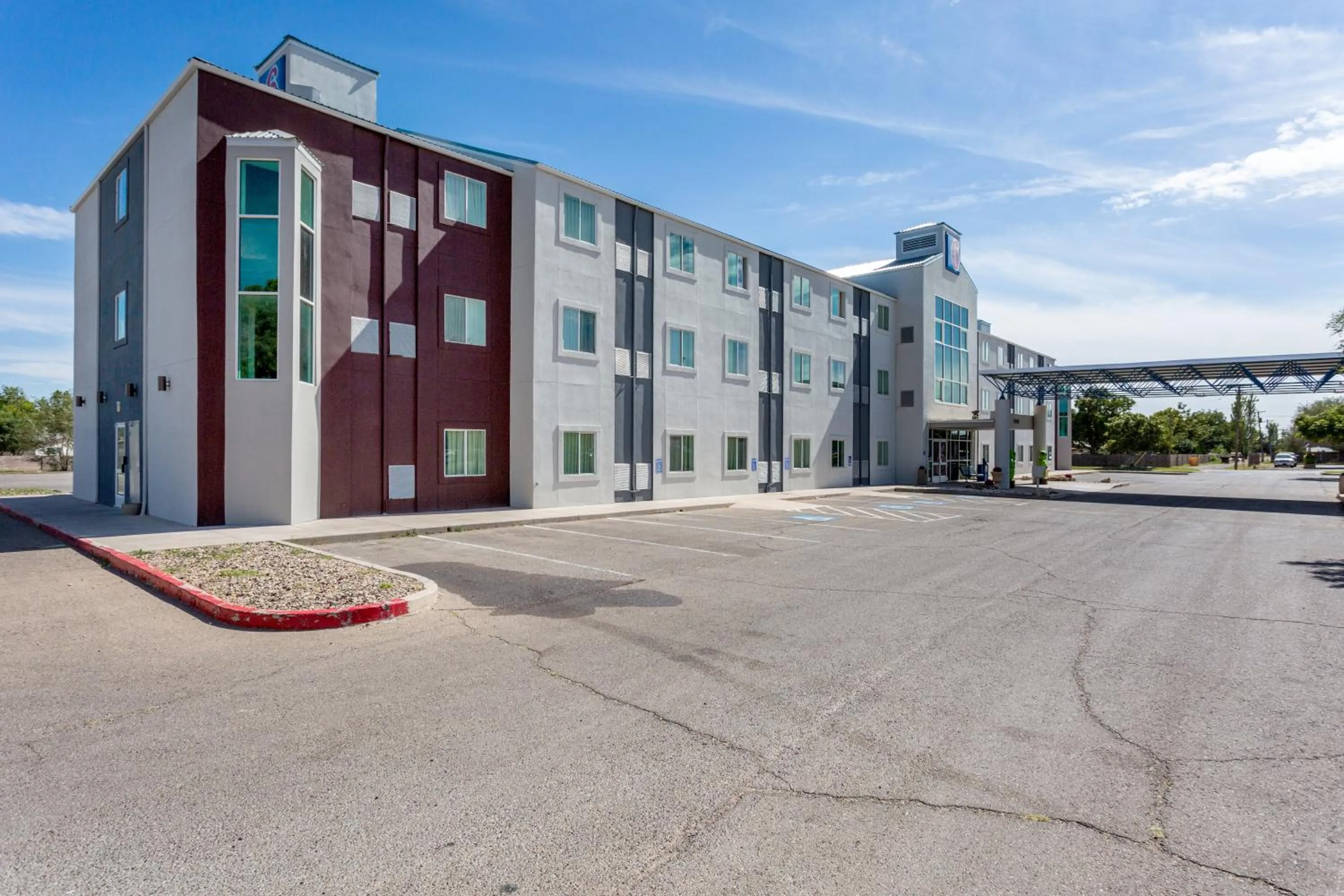 Property building in Motel 6-Roswell, NM