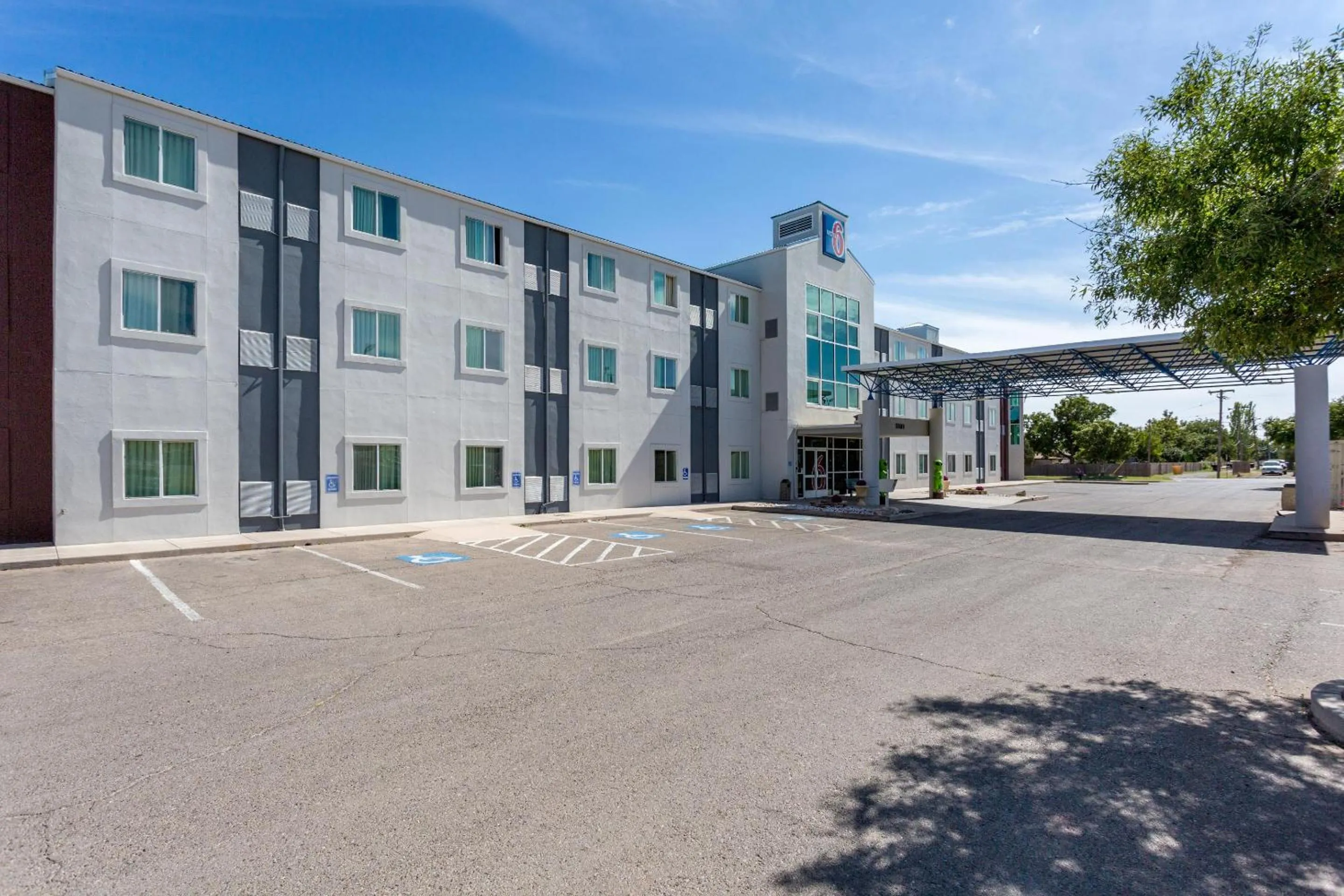 Property building in Motel 6-Roswell, NM