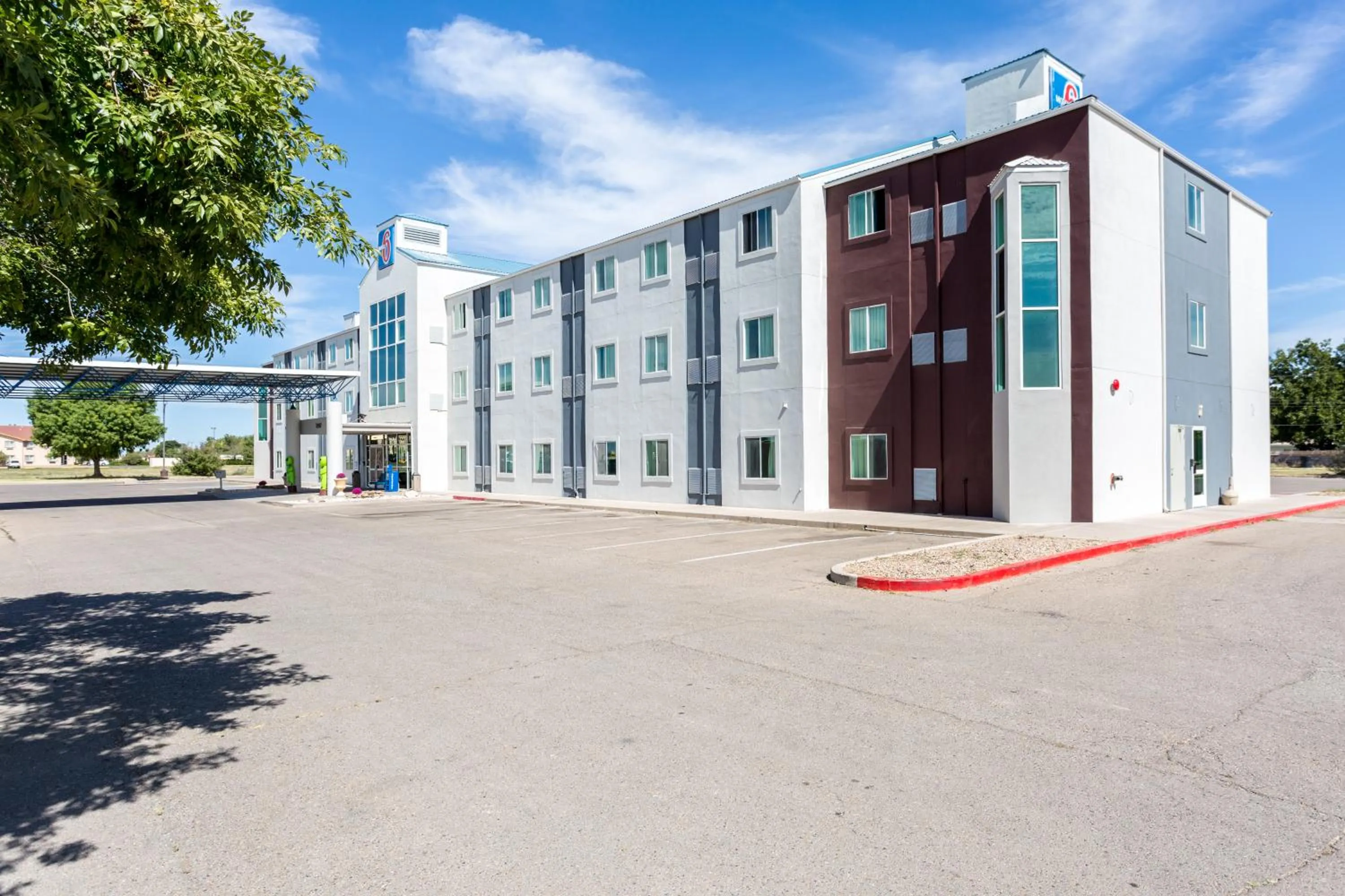 Property building in Motel 6-Roswell, NM