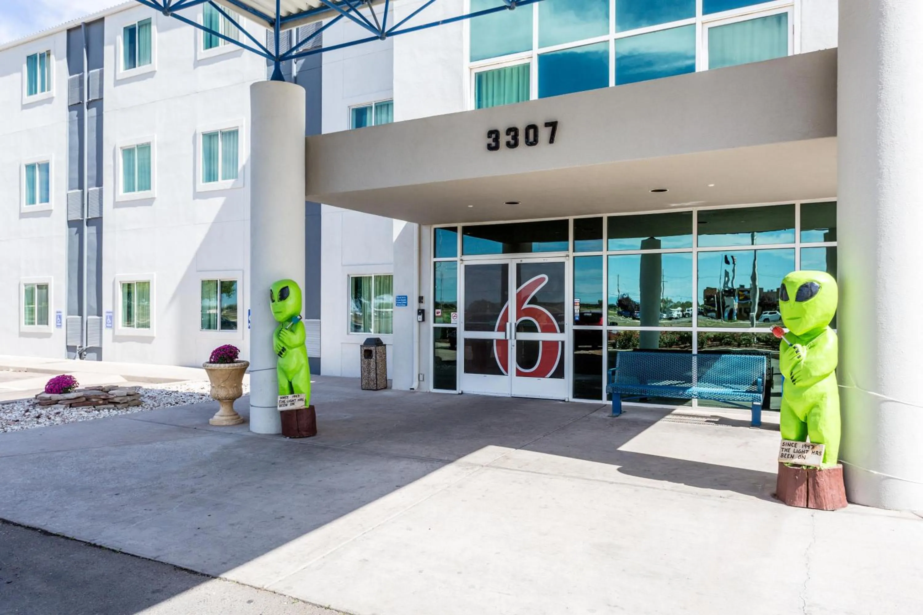 Facade/entrance in Motel 6-Roswell, NM