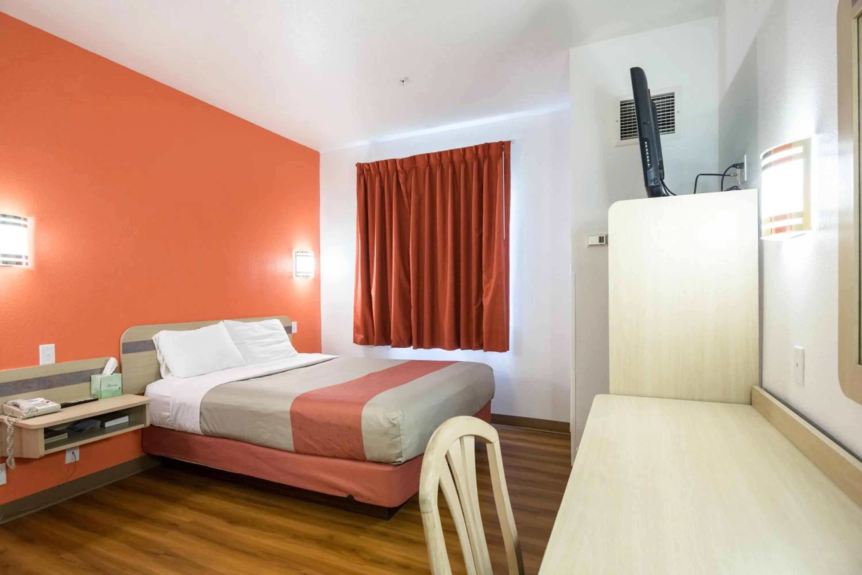 Bedroom in Motel 6-Ruidoso, NM