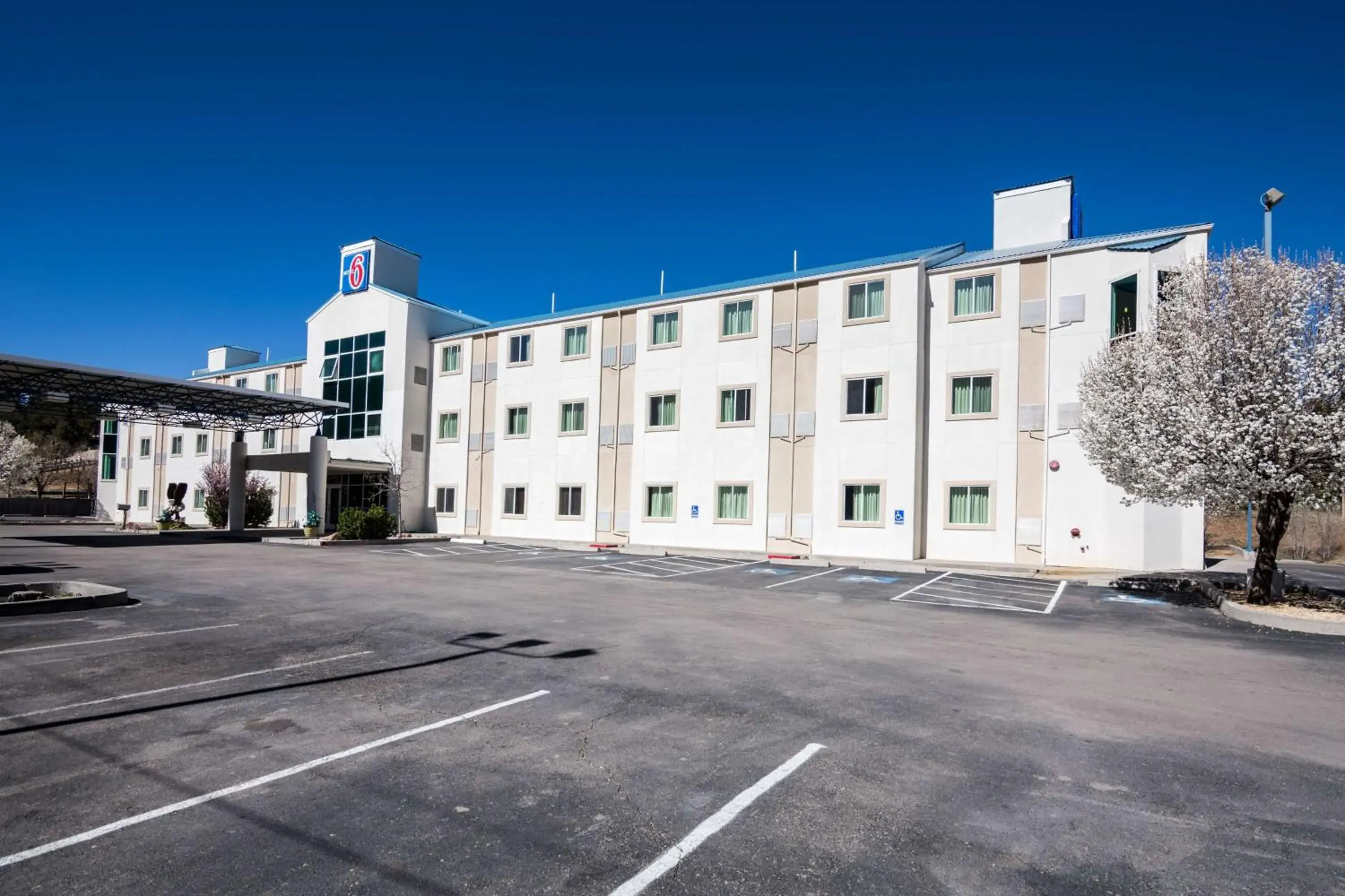 Property Building in Motel 6-Ruidoso, NM