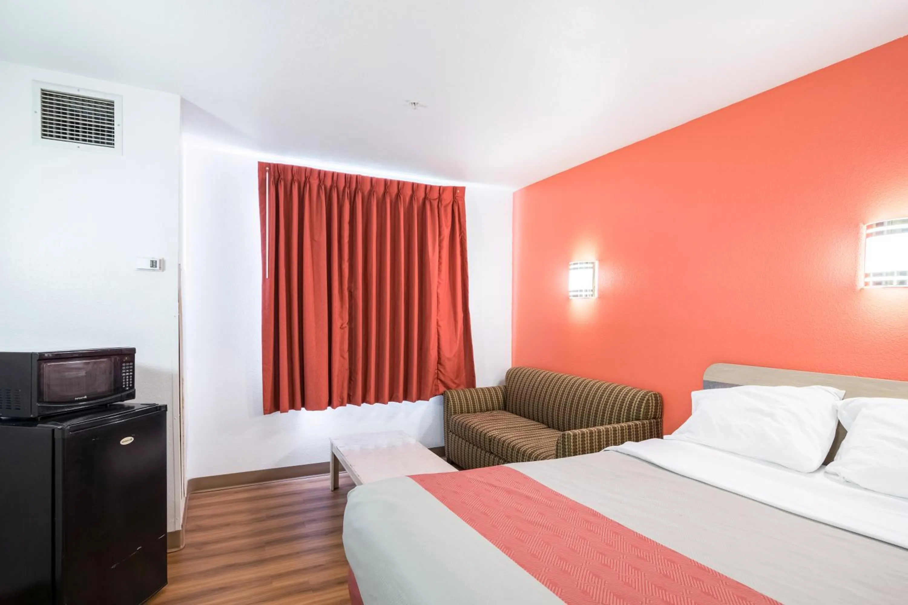 Bedroom in Motel 6-Ruidoso, NM