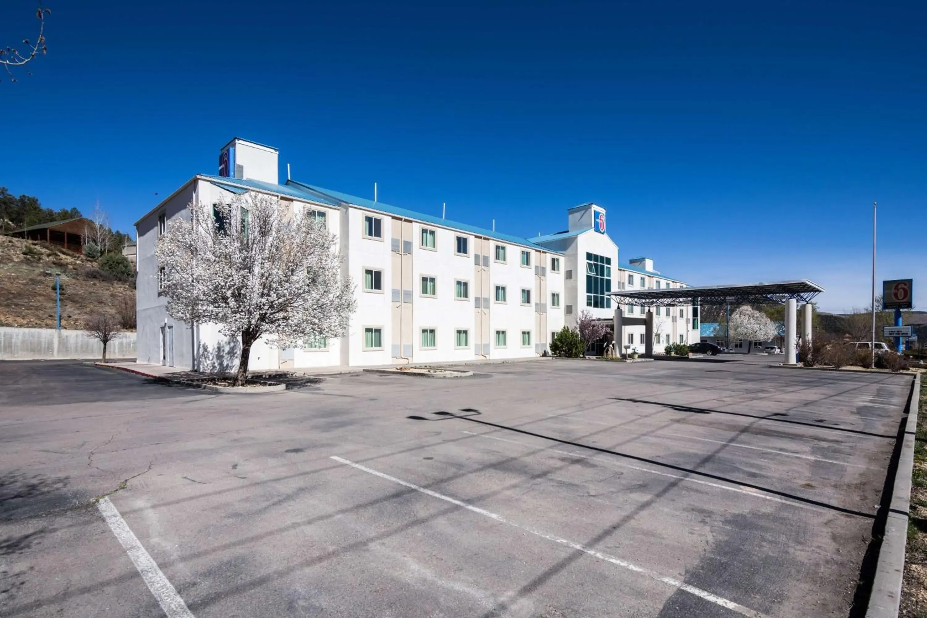 Property Building in Motel 6-Ruidoso, NM