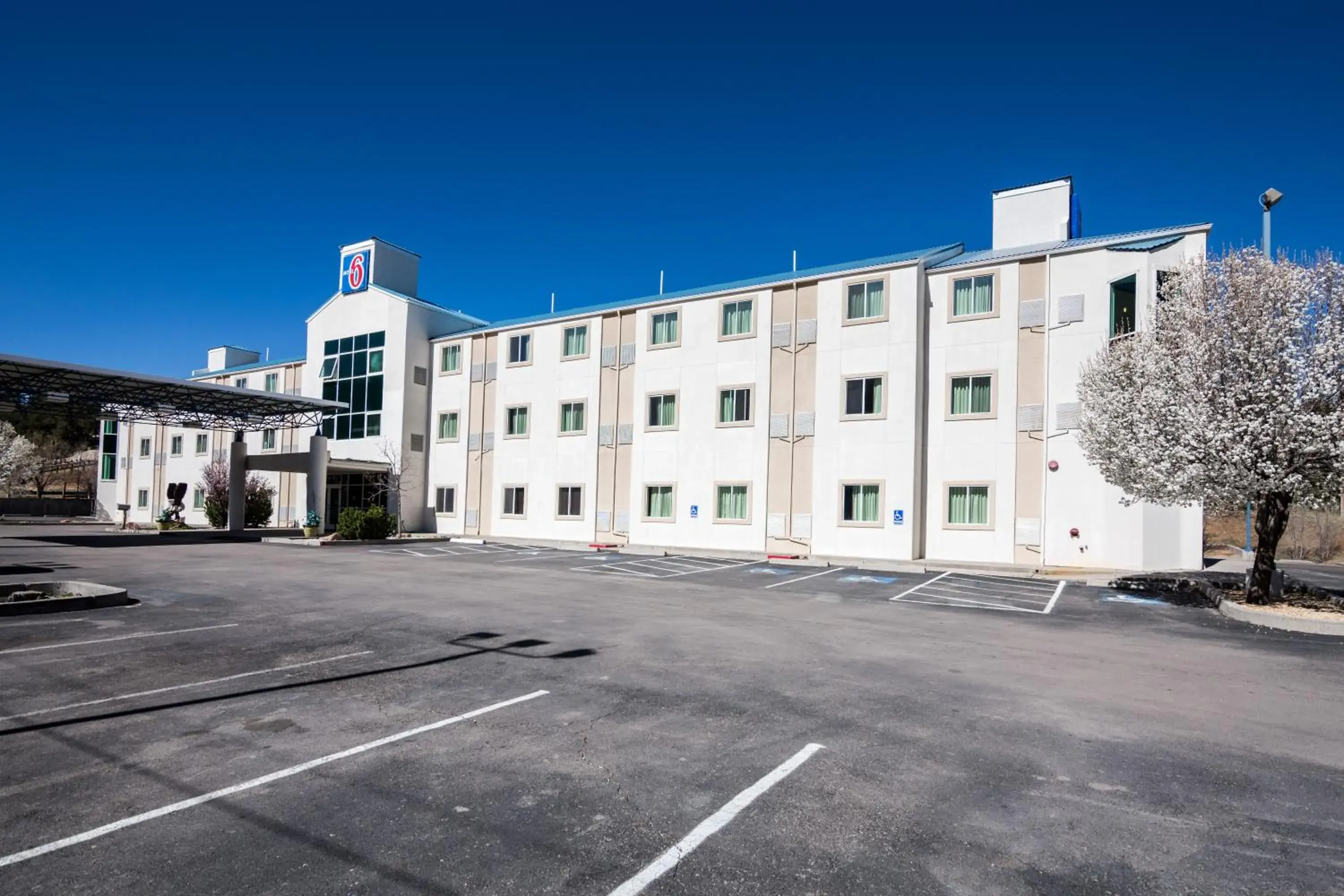 Facade/entrance, Property Building in Motel 6-Ruidoso, NM