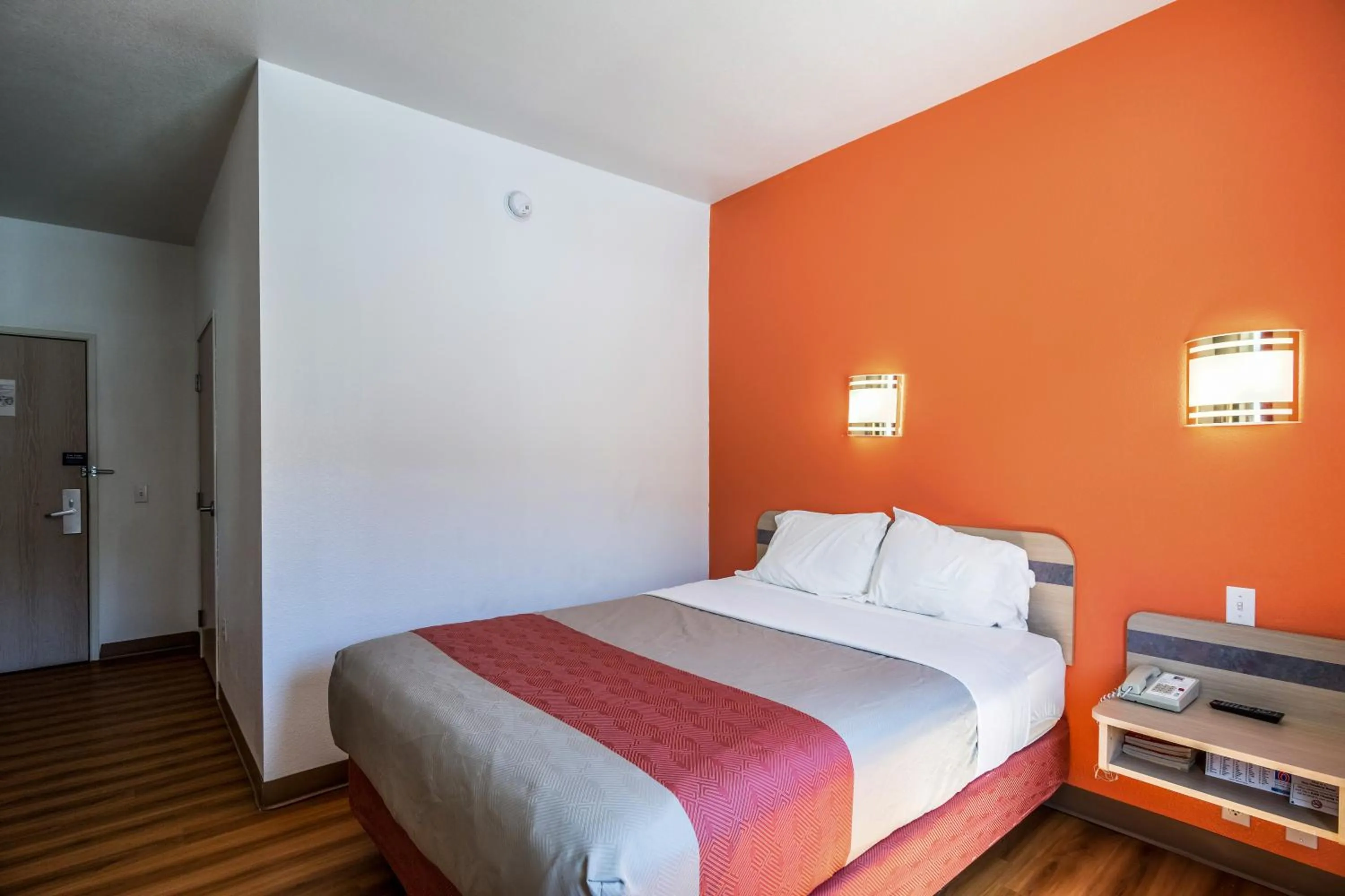 Bedroom in Motel 6-Ruidoso, NM