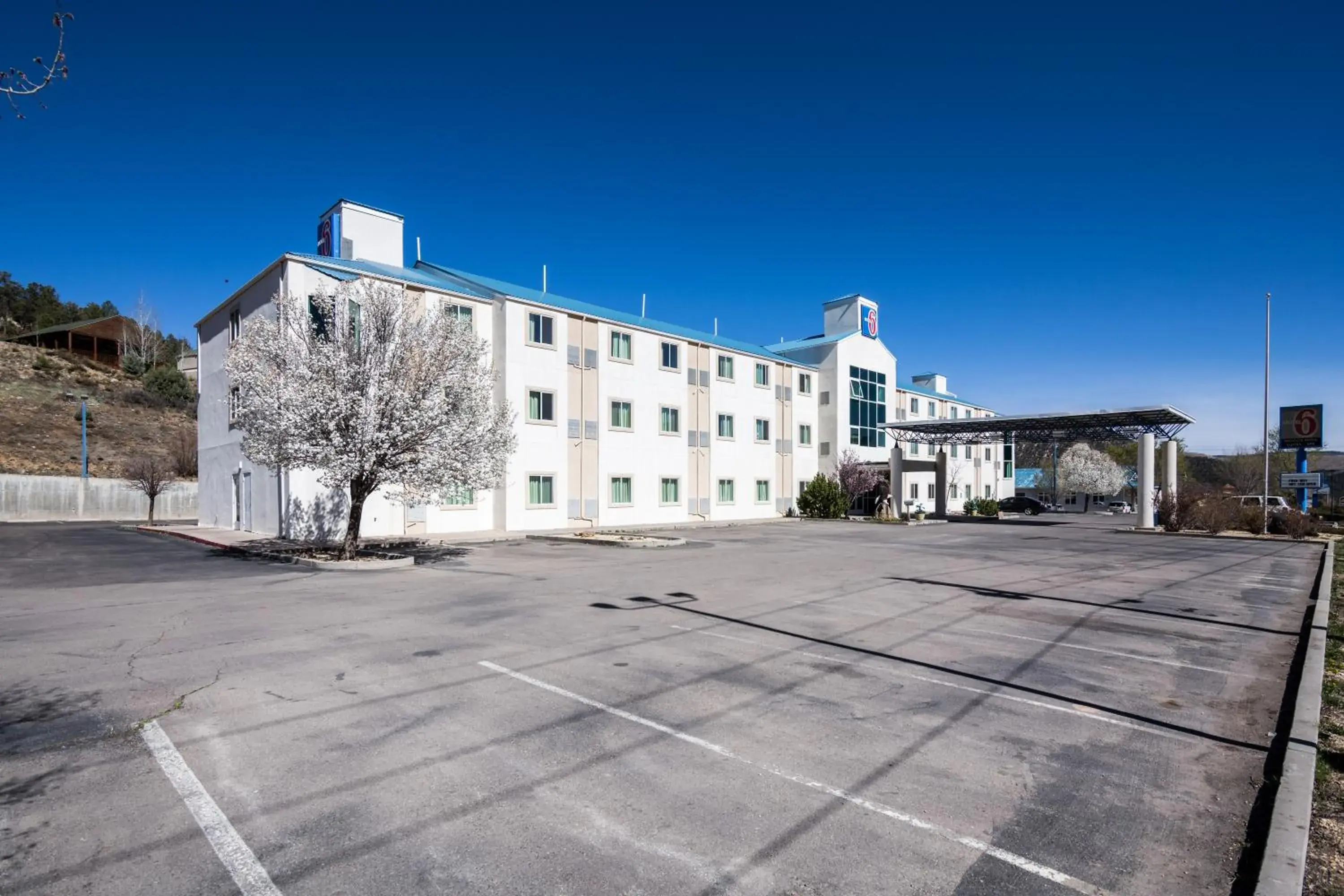 Facade/entrance, Property Building in Motel 6-Ruidoso, NM