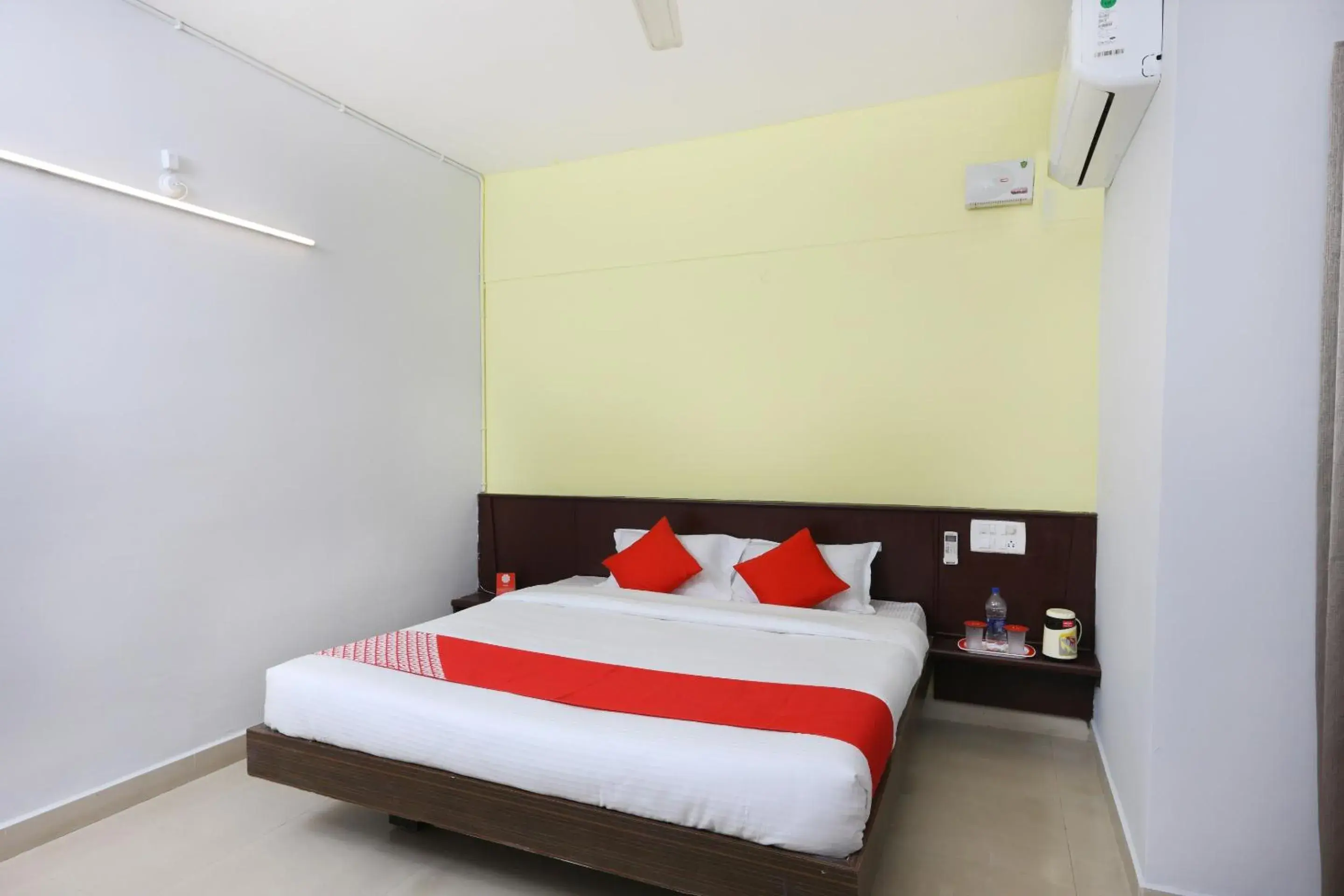 Standard Double Room - single occupancy in Capital O Sai Golden Rooms Standard Double Room - single occupancy in Capital O Sai Golden Rooms