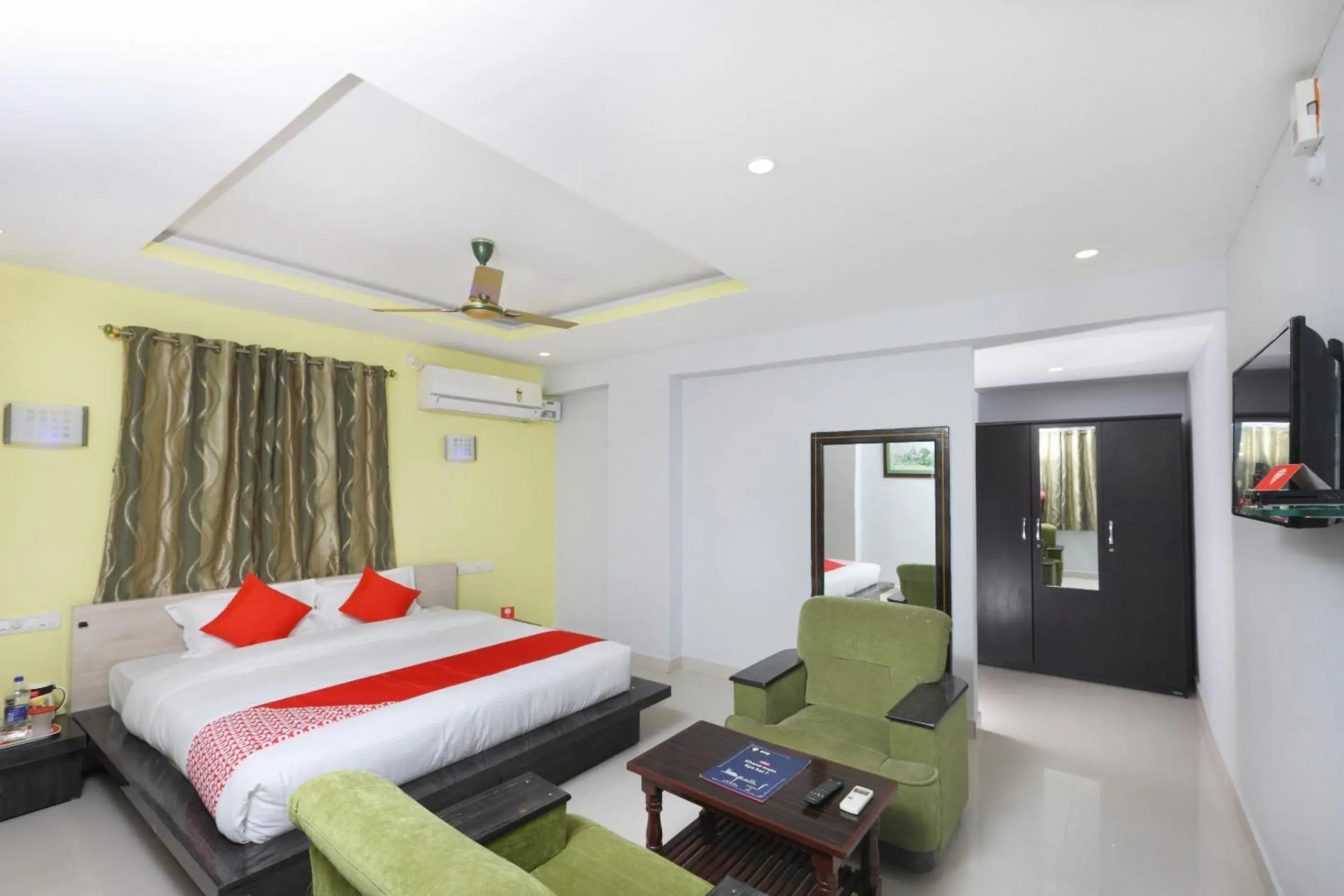 Deluxe Double Room - single occupancy in Capital O Sai Golden Rooms Deluxe Double Room - single occupancy in Capital O Sai Golden Rooms