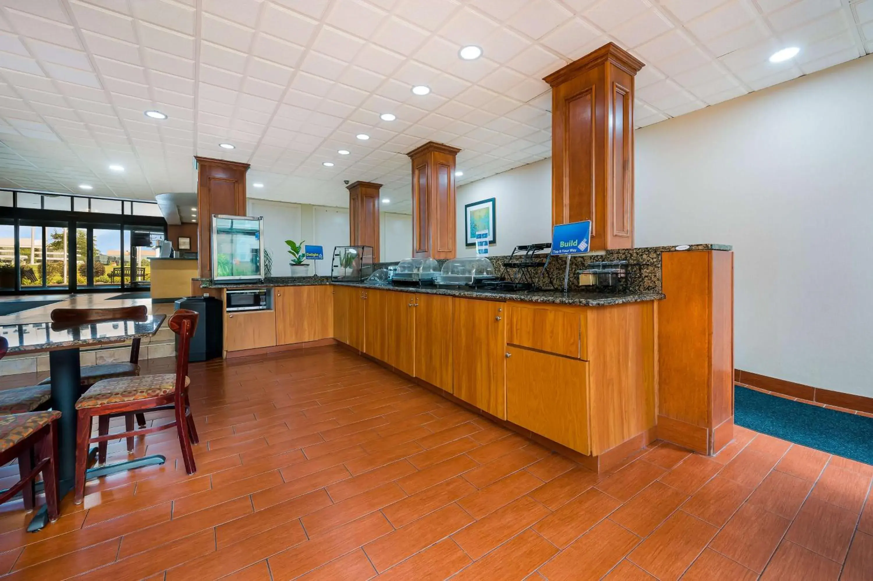 Breakfast in Best Western Detroit Livonia Breakfast in Best Western Detroit Livonia