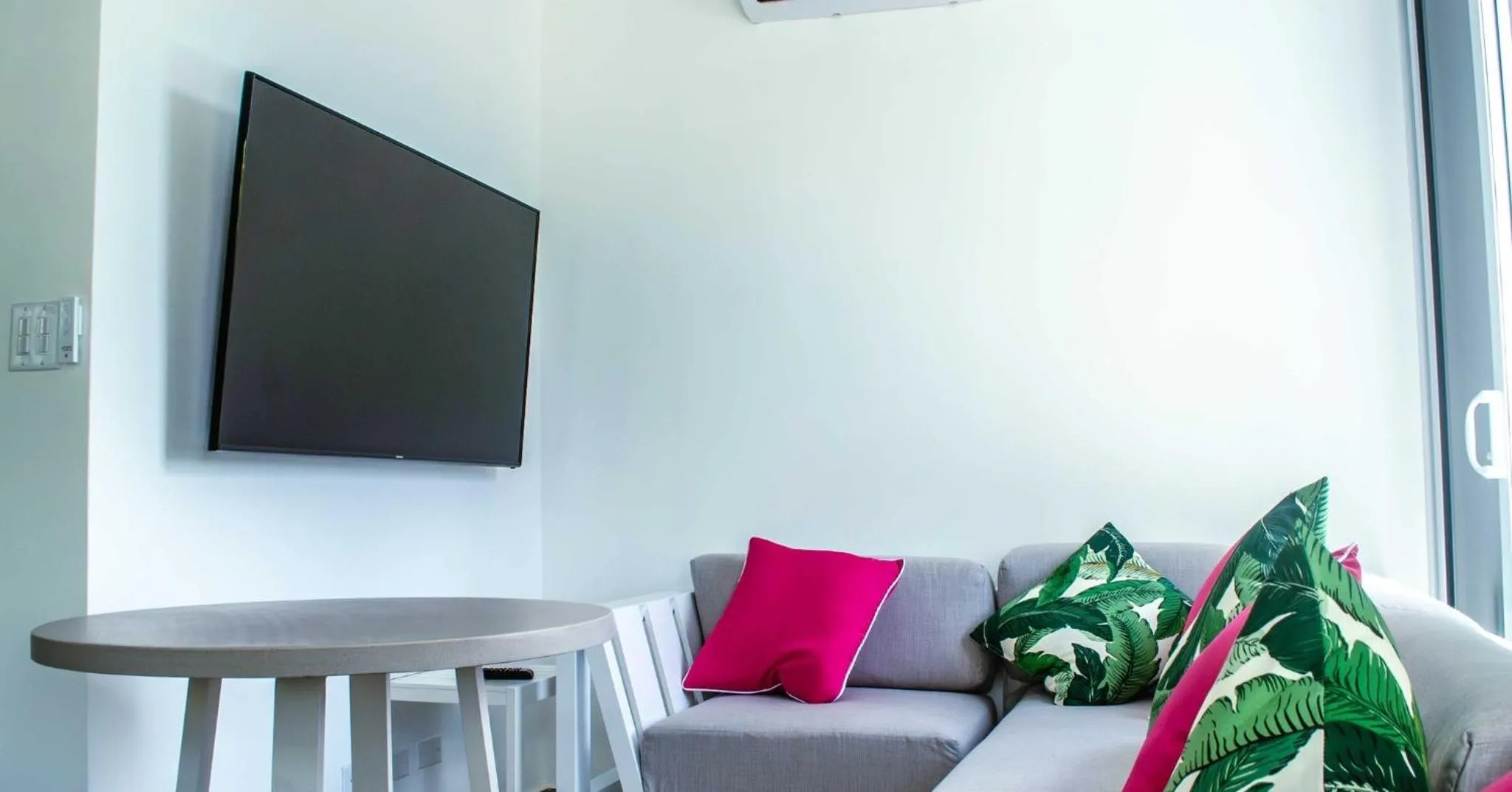 Communal lounge/ TV room in The Palms Resort