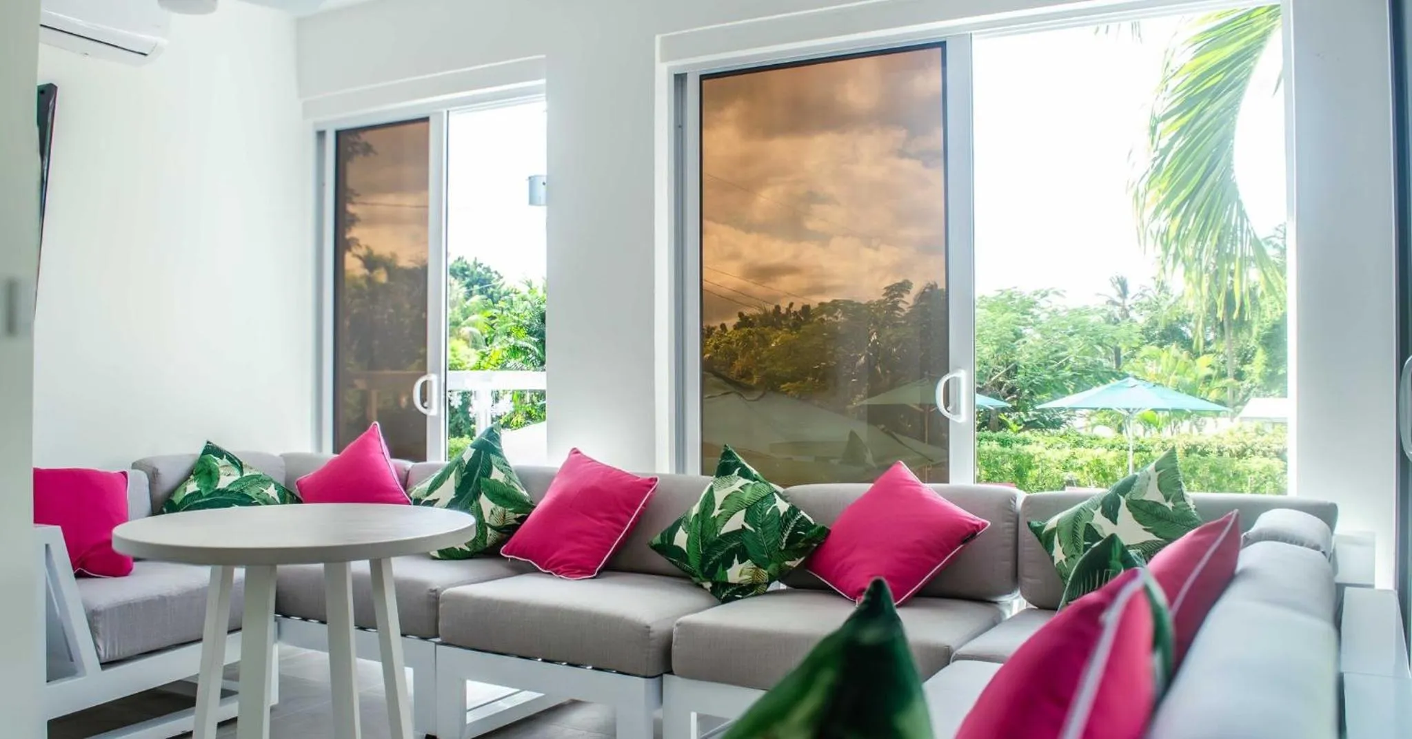 Communal lounge/ TV room in The Palms Resort