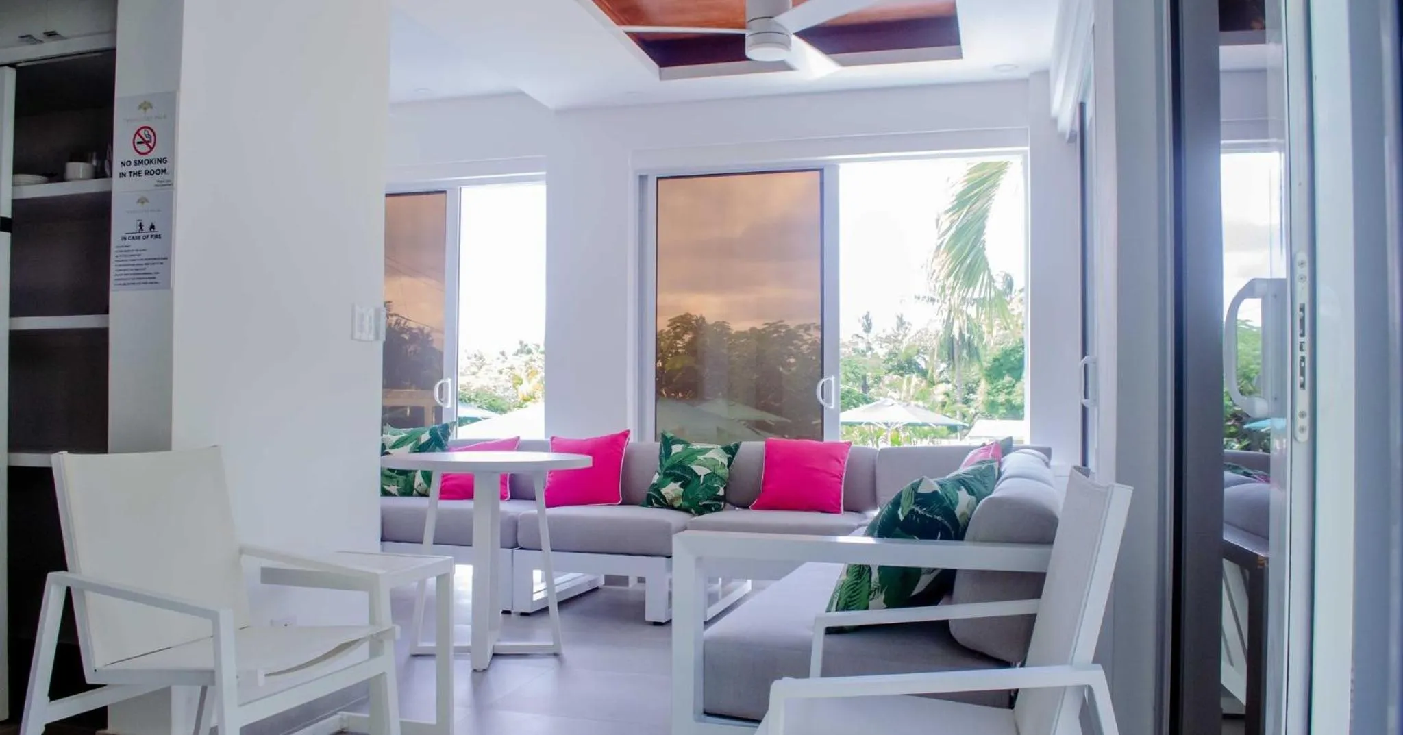 Communal lounge/ TV room in The Palms Resort