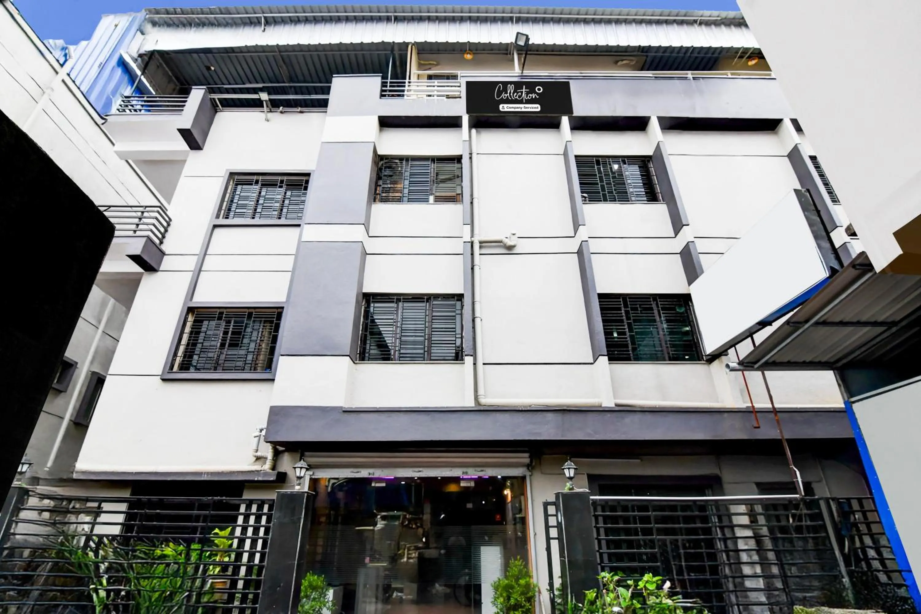 Facade/entrance in Super Collection O Behala