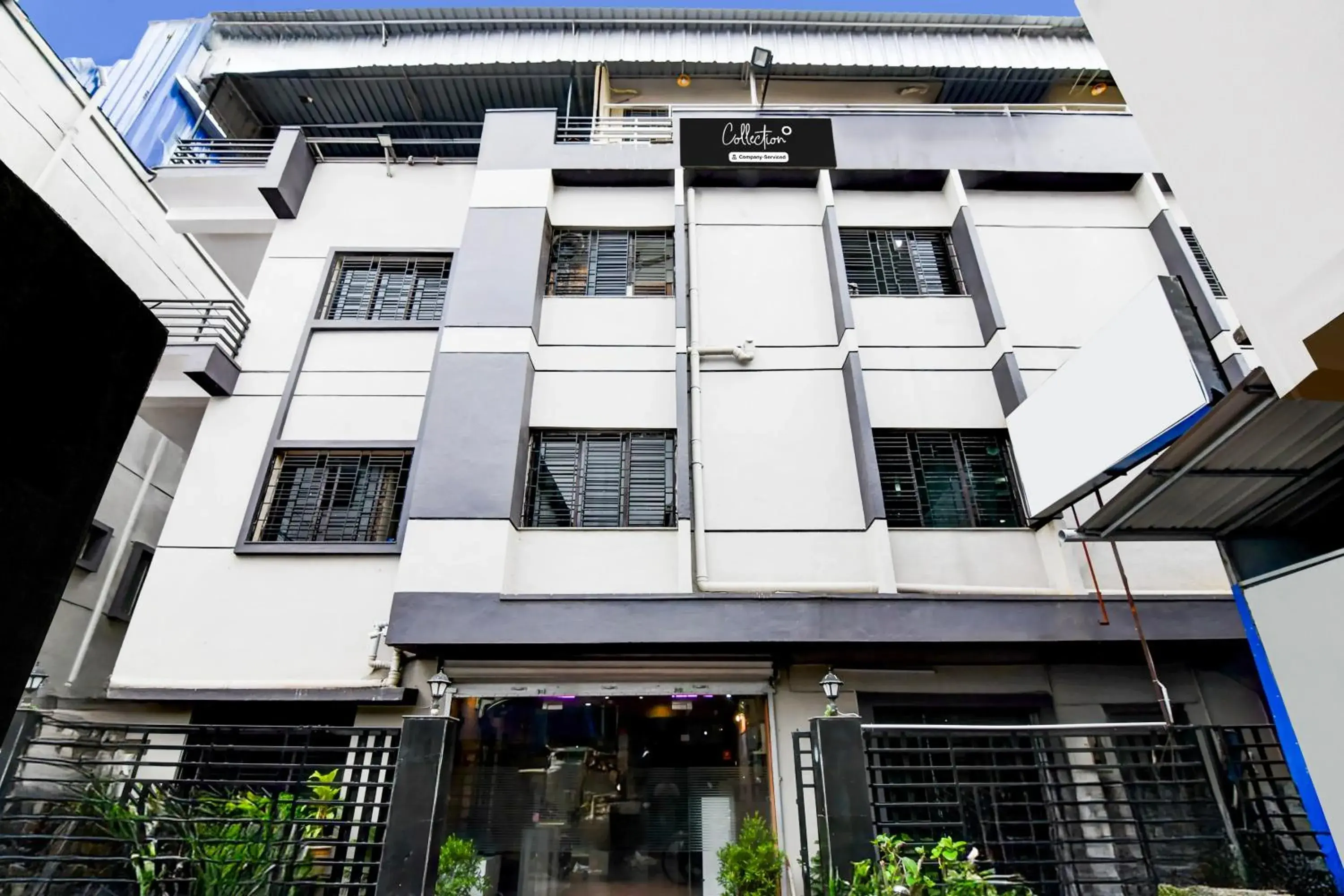 Facade/entrance in Super Collection O Behala Facade/entrance in Super Collection O Behala