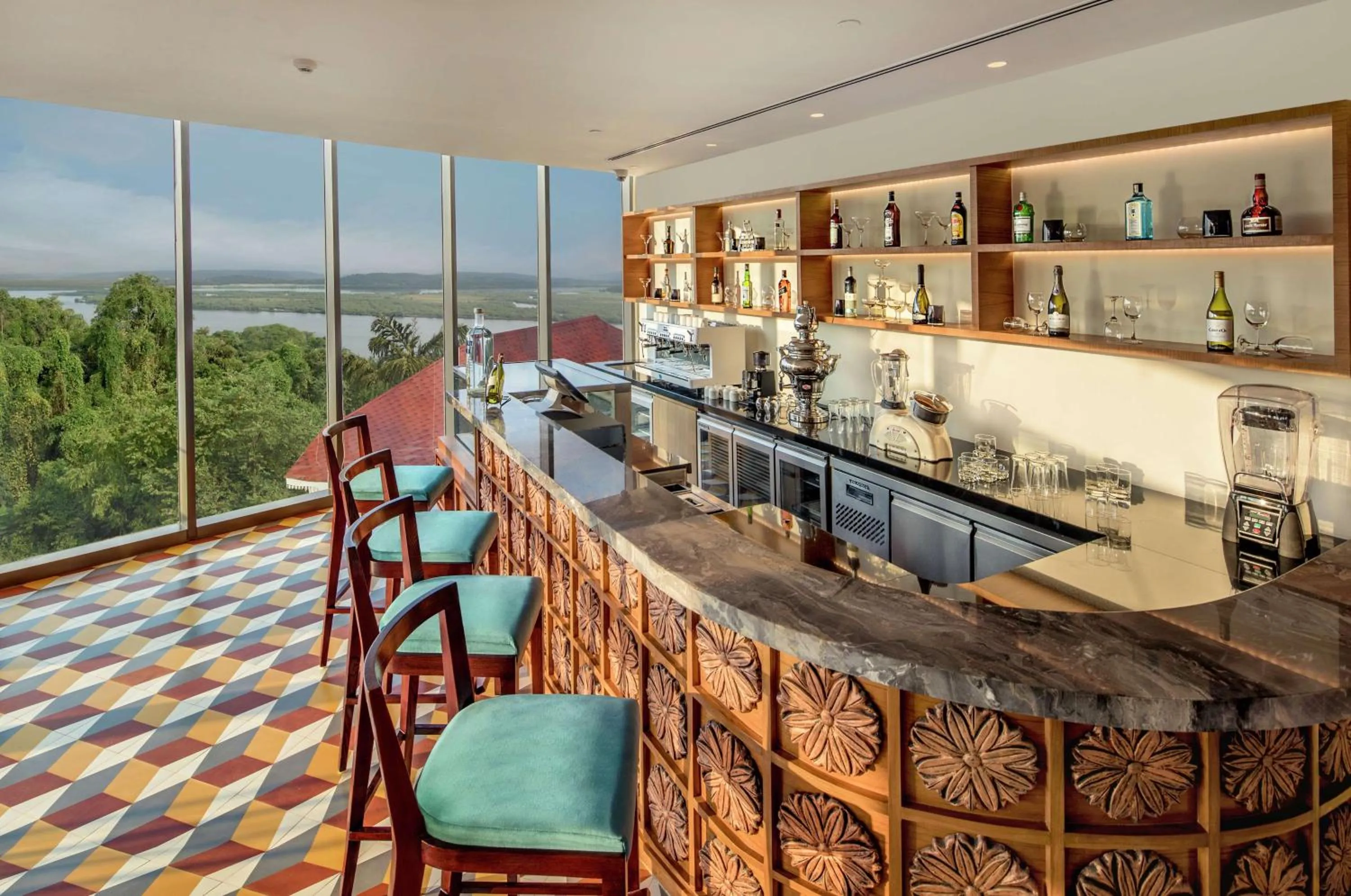 Lounge or bar in DoubleTree by Hilton Goa - Panaji