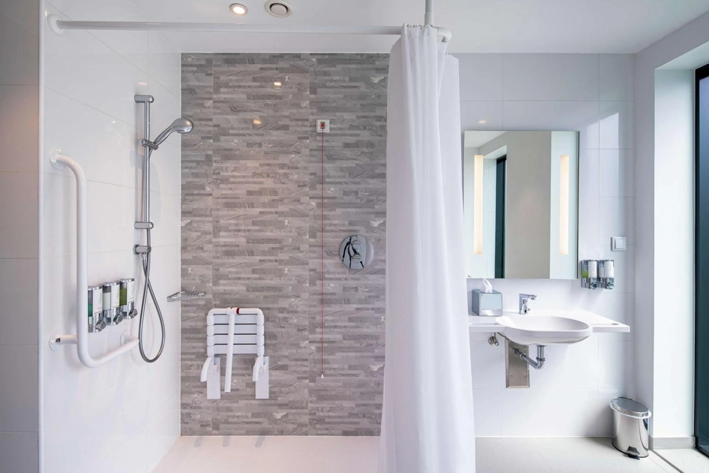 Shower in Hampton By Hilton Warsaw Mokotow