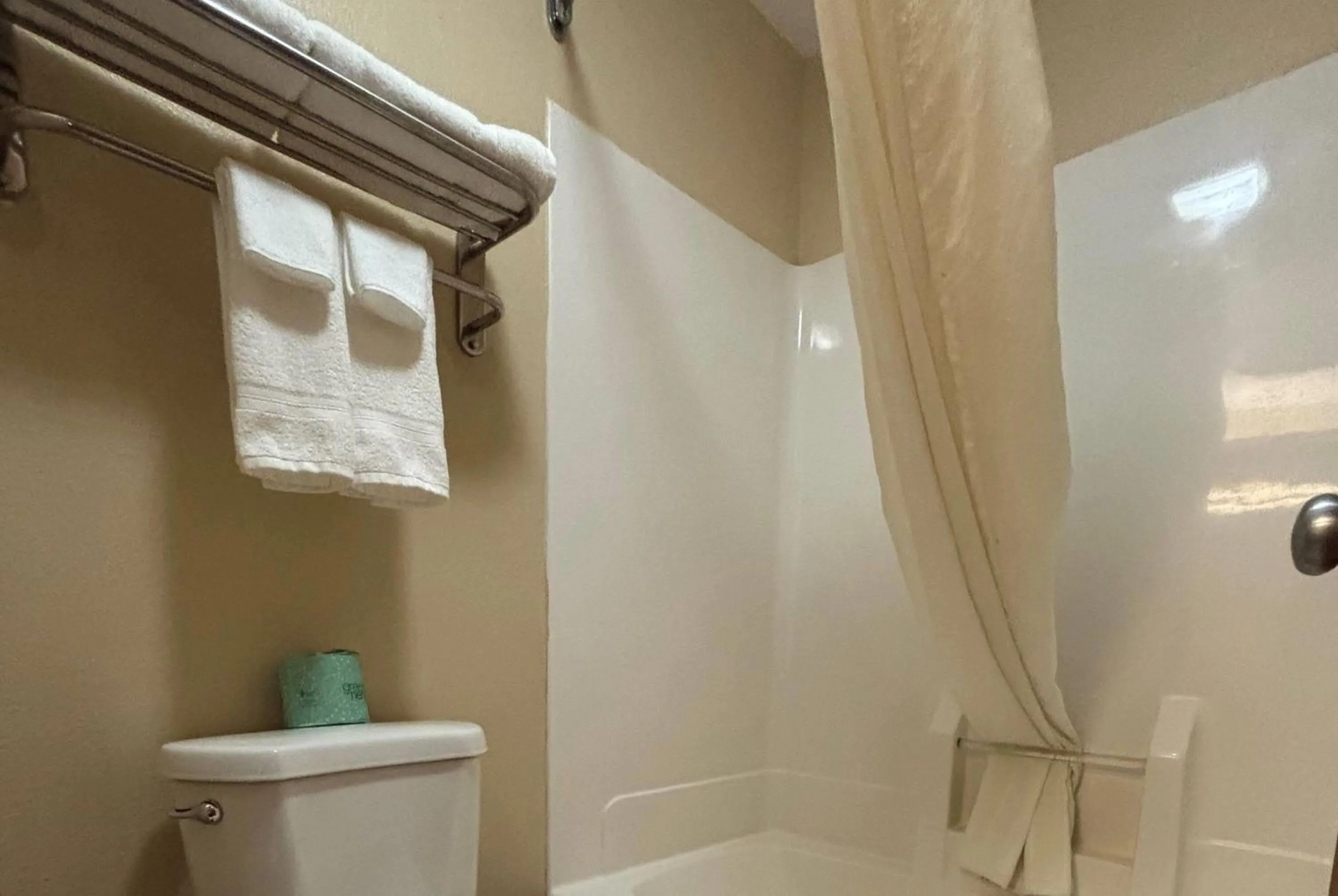 Bathroom in Super 8 by Wyndham Paris IL