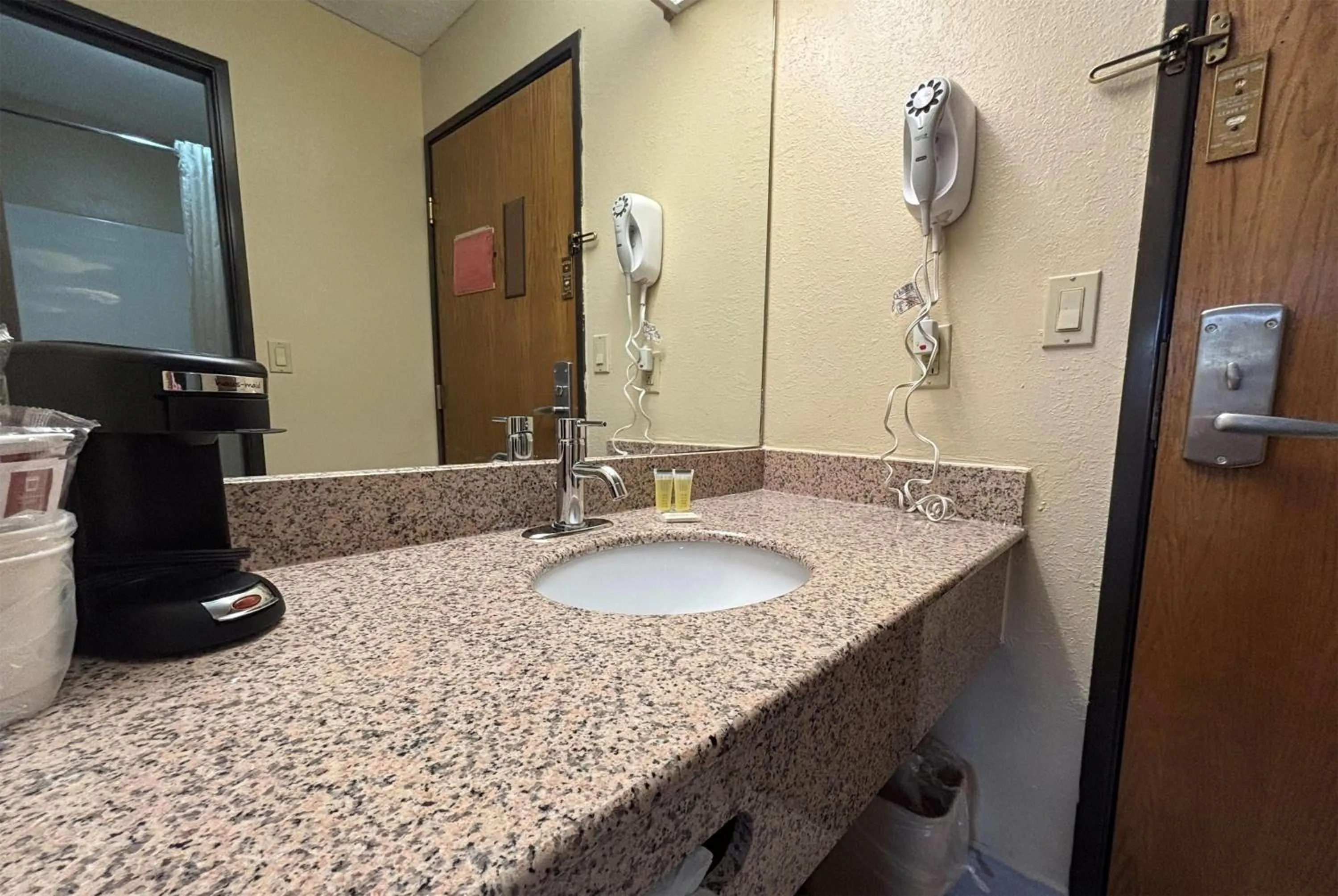Bathroom in Super 8 by Wyndham Paris IL