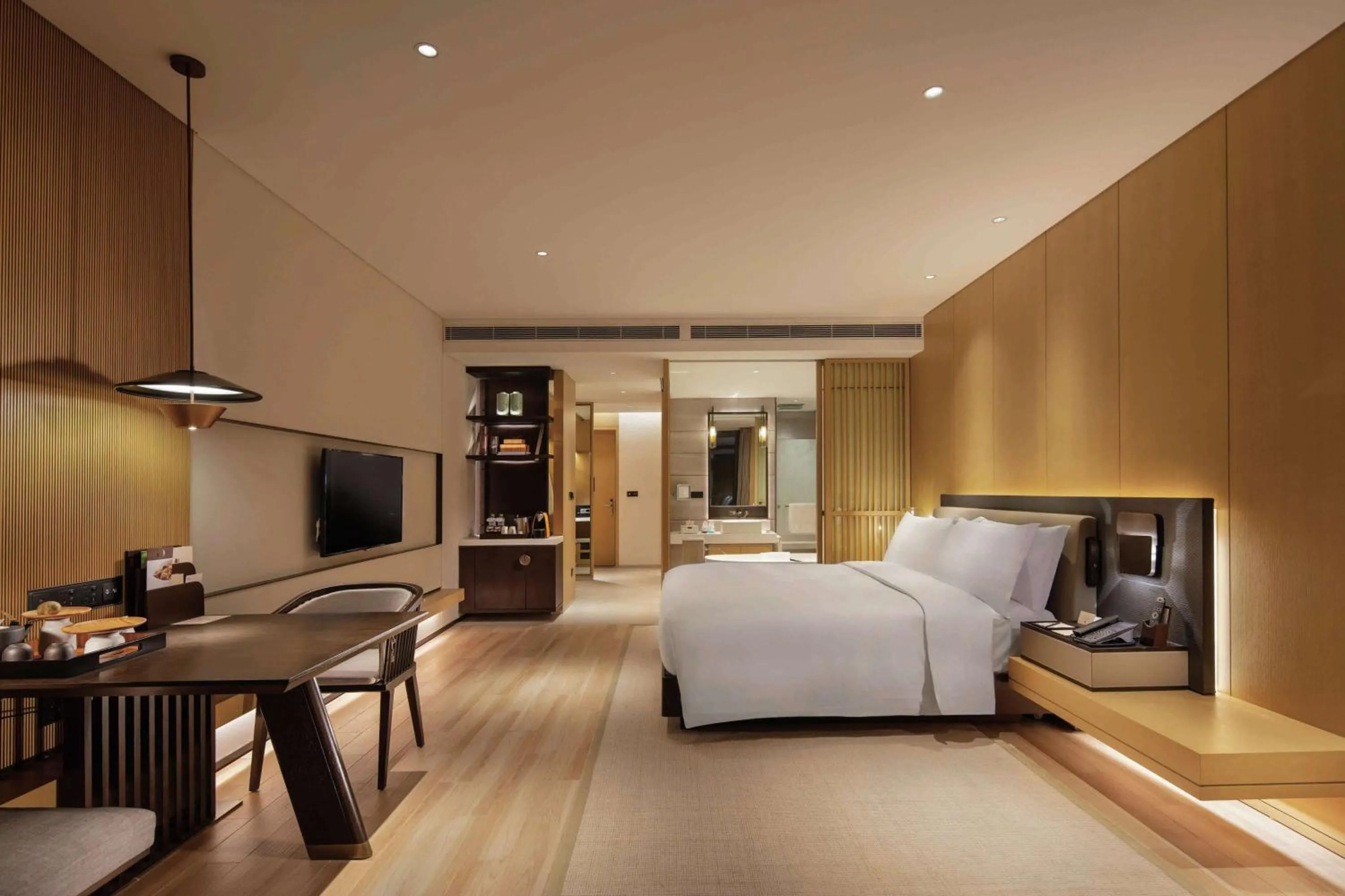 Bedroom, Bed in Doubletree Resort By Hilton Hainan - Xinglong Lakeside