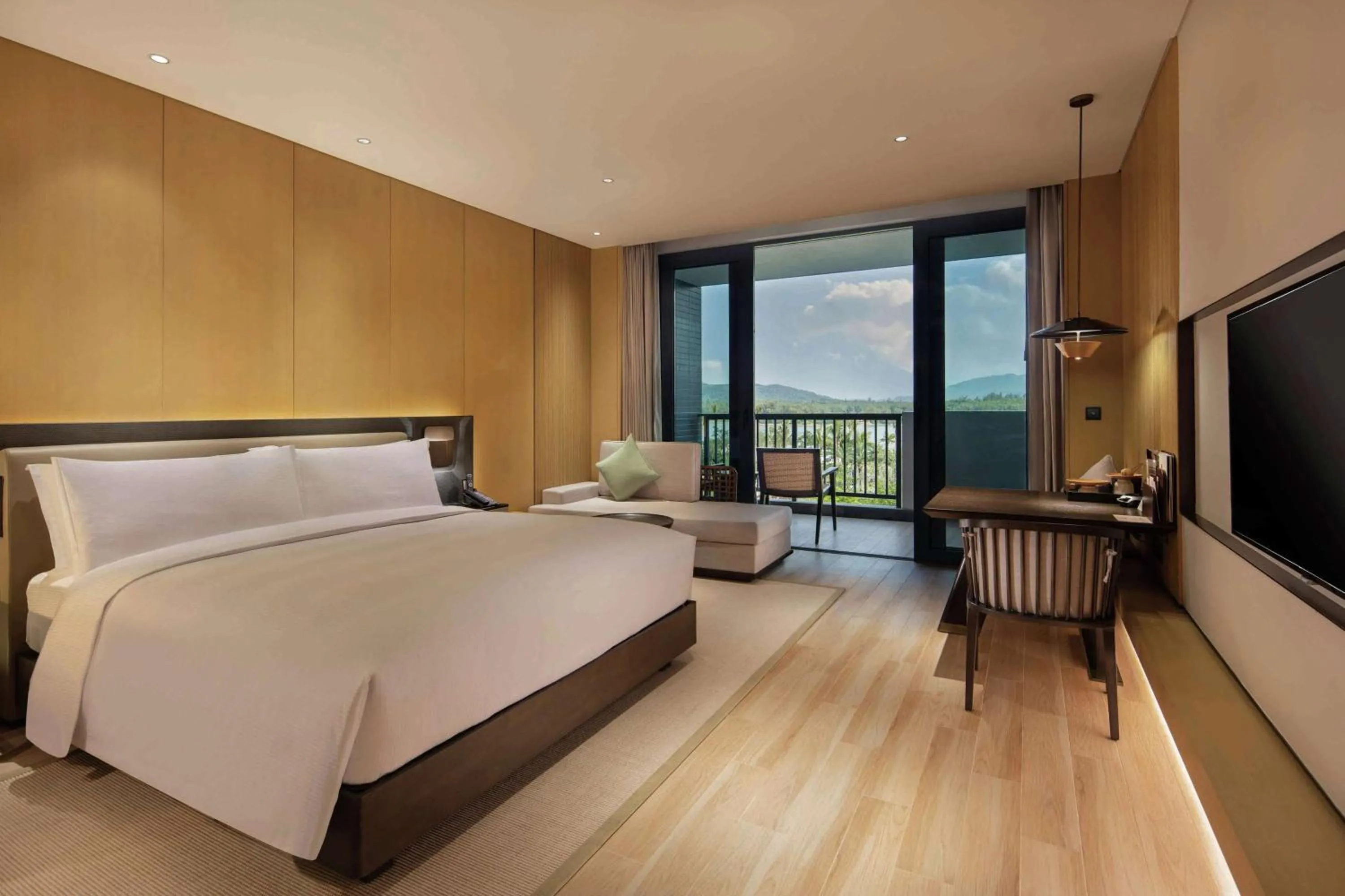 Bedroom, Bed in Doubletree Resort By Hilton Hainan - Xinglong Lakeside