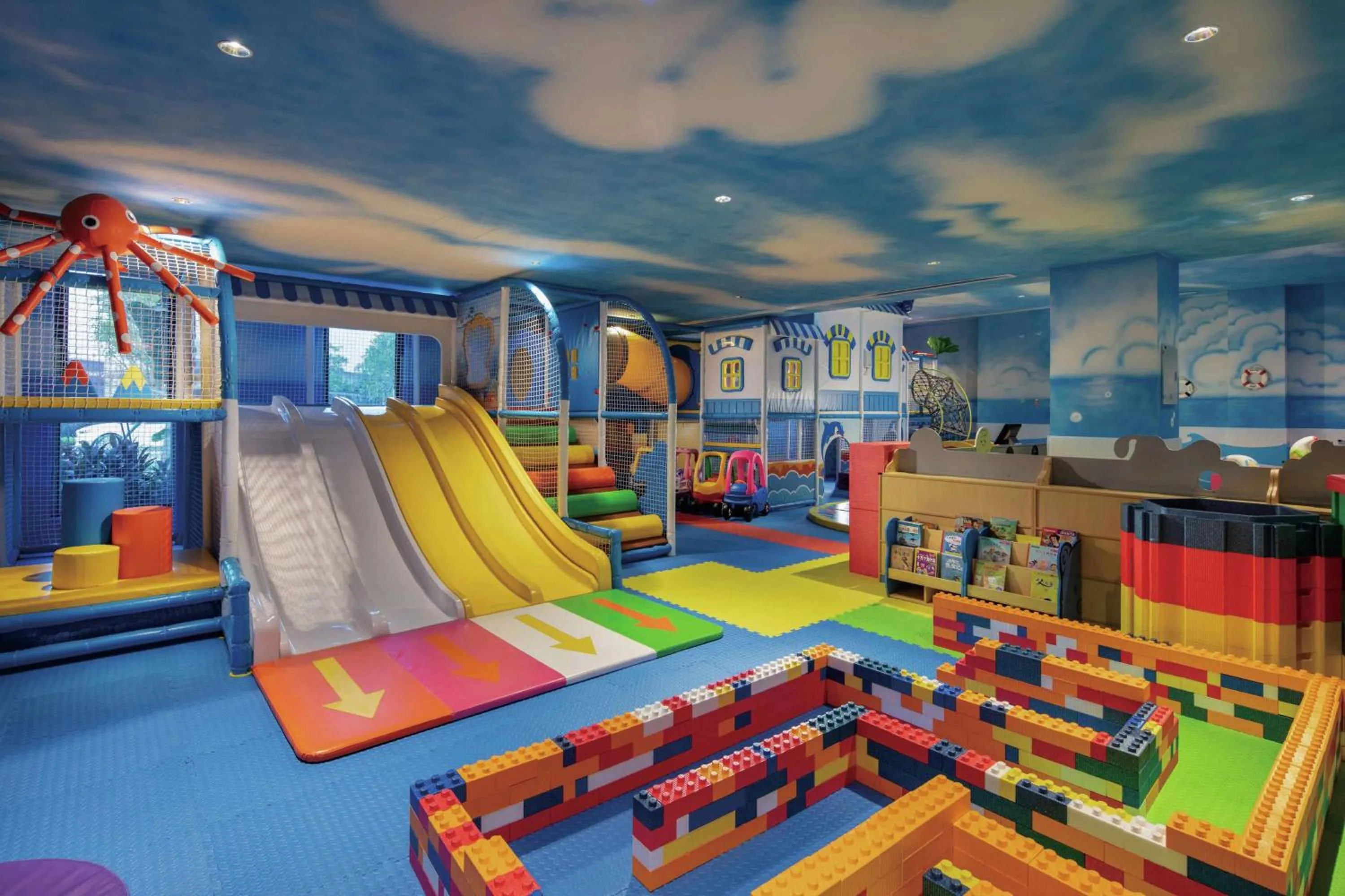 Property building in Doubletree Resort By Hilton Hainan - Xinglong Lakeside