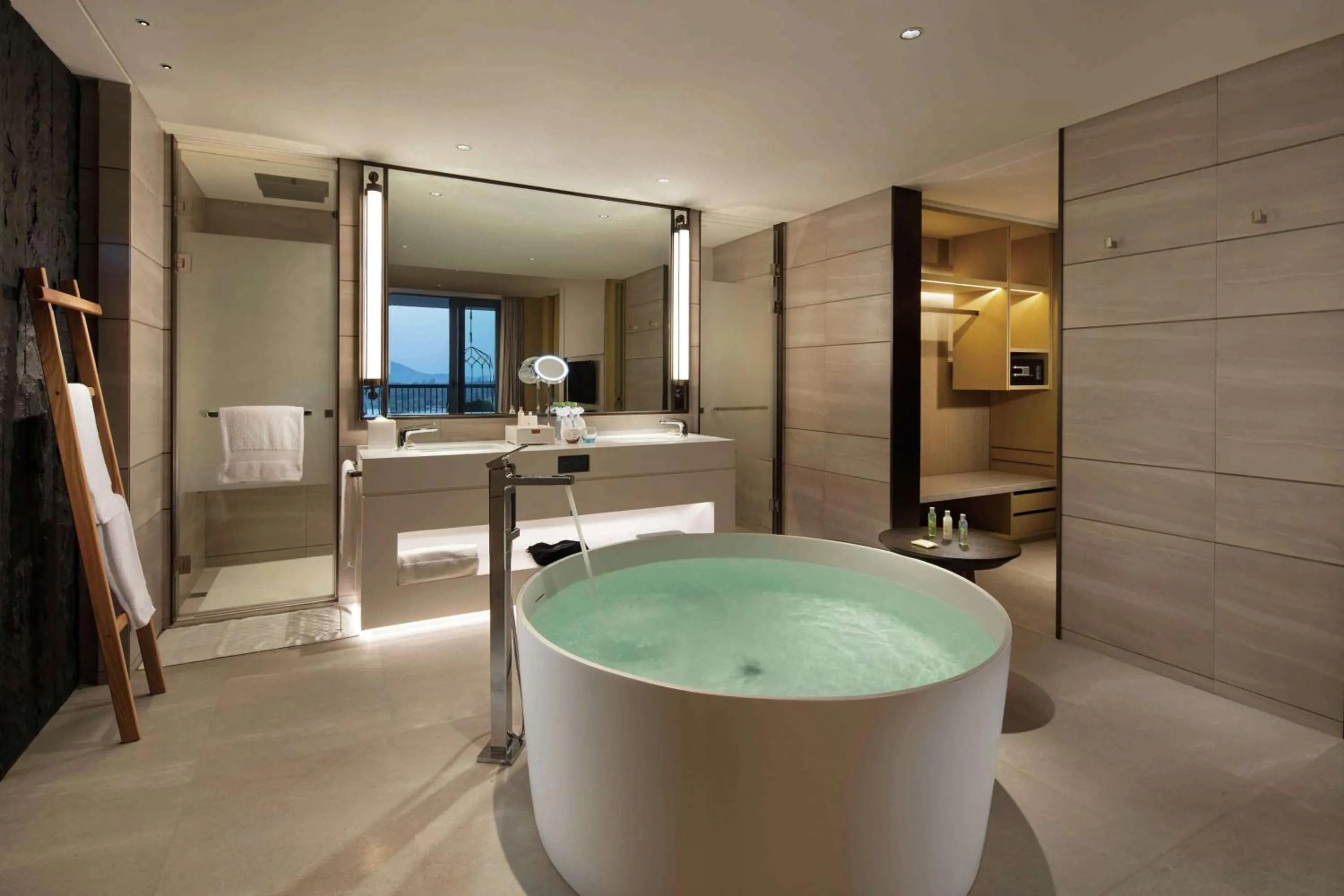 Bathroom in Doubletree Resort By Hilton Hainan - Xinglong Lakeside