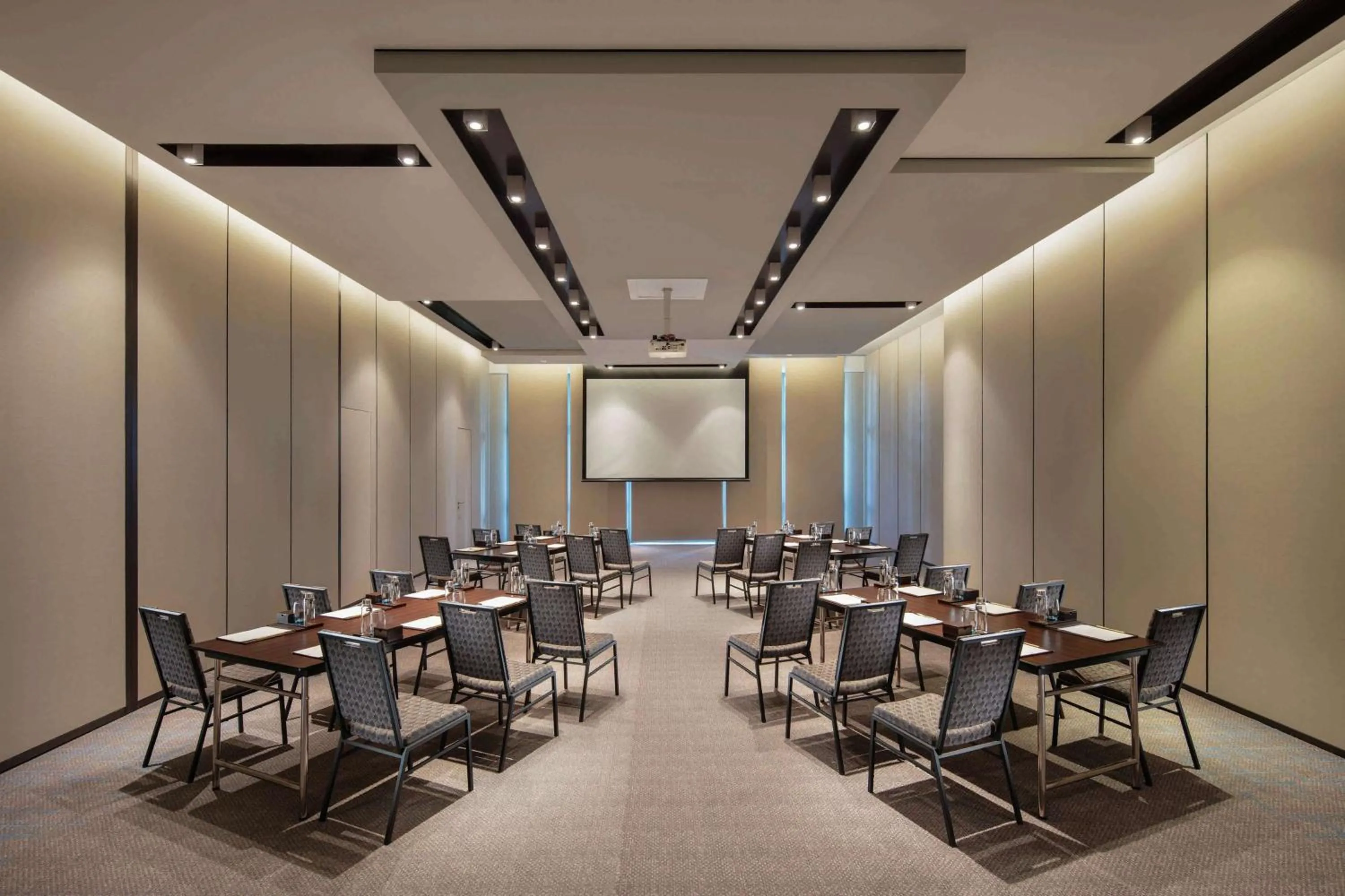 Meeting/conference room in Doubletree Resort By Hilton Hainan - Xinglong Lakeside