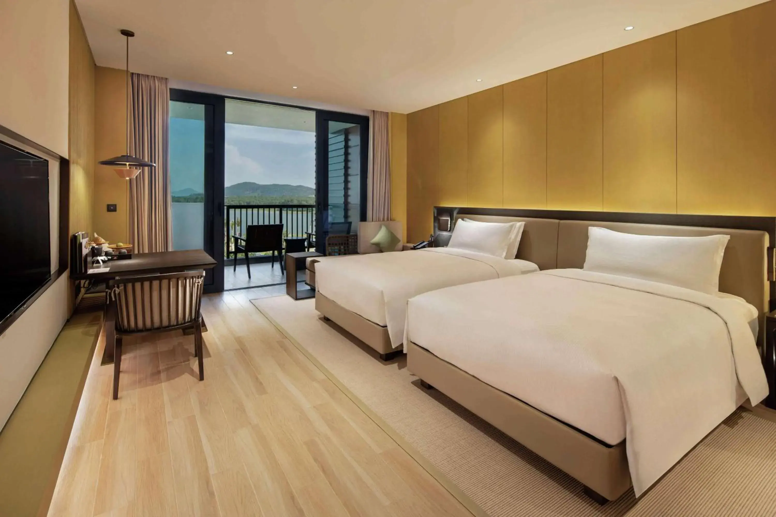 Bedroom, Bed in Doubletree Resort By Hilton Hainan - Xinglong Lakeside Bedroom, Bed in Doubletree Resort By Hilton Hainan - Xinglong Lakeside