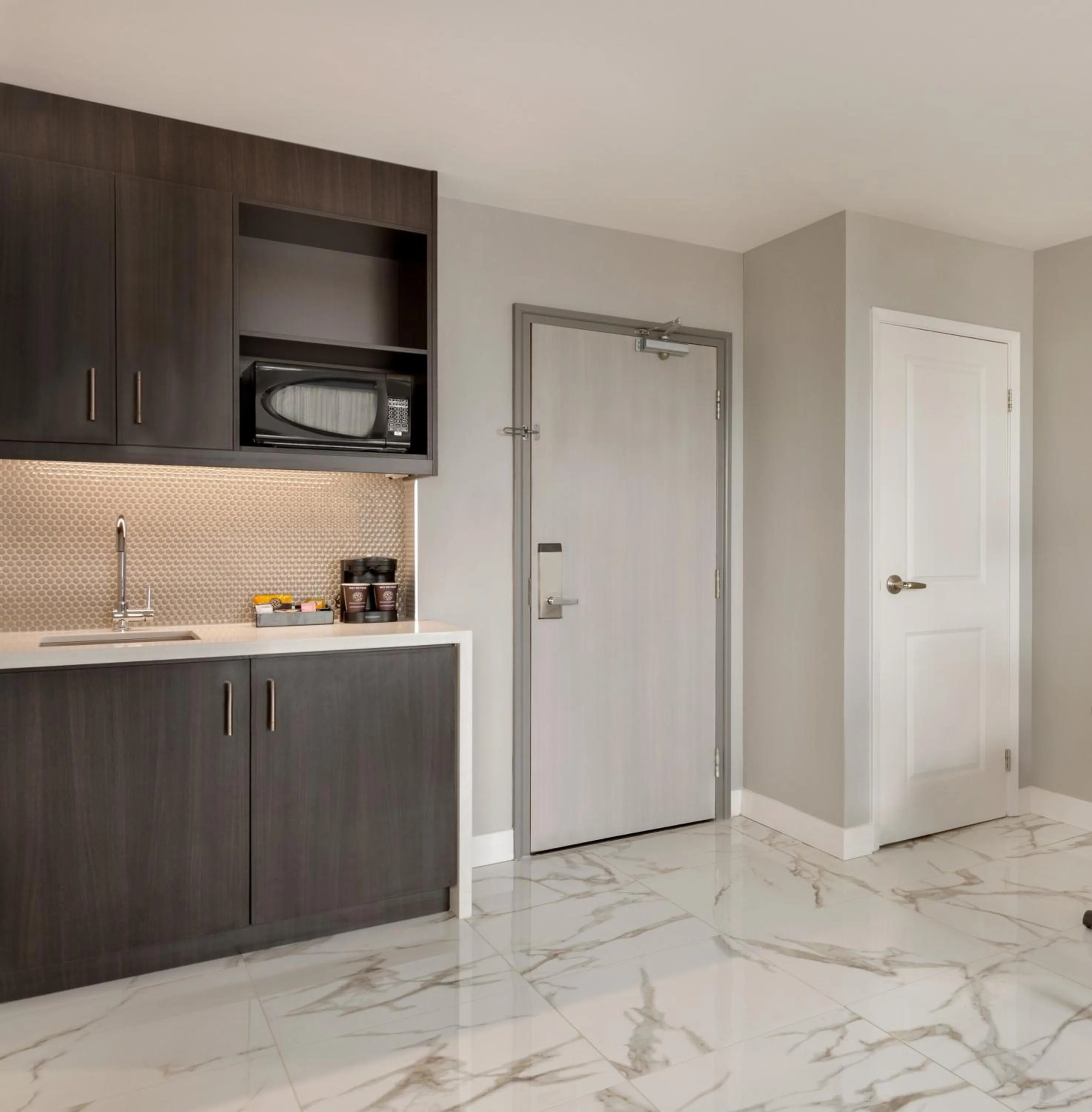 Coffee/tea facilities in Embassy Suites By Hilton Montreal Airport