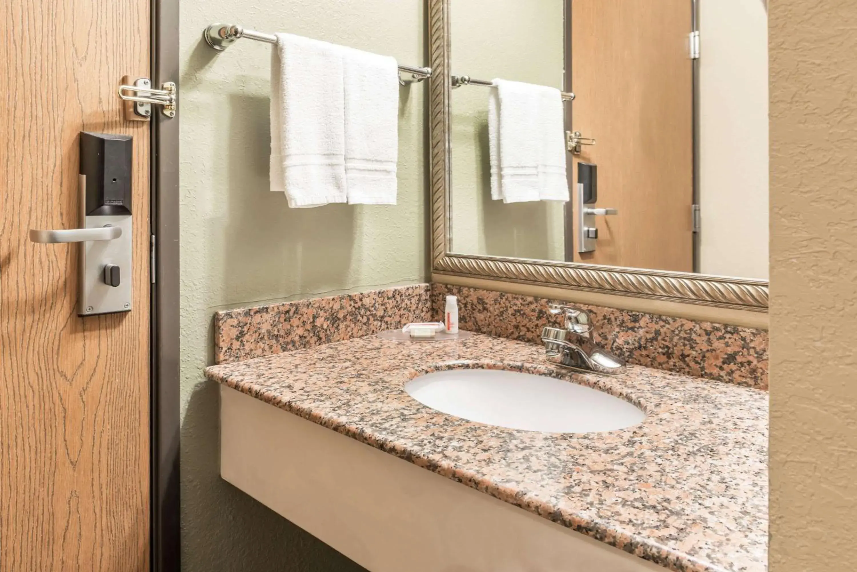 Queen Room - Disability Access - Non-Smoking in Super 8 by Wyndham Greenville Queen Room - Disability Access - Non-Smoking in Super 8 by Wyndham Greenville