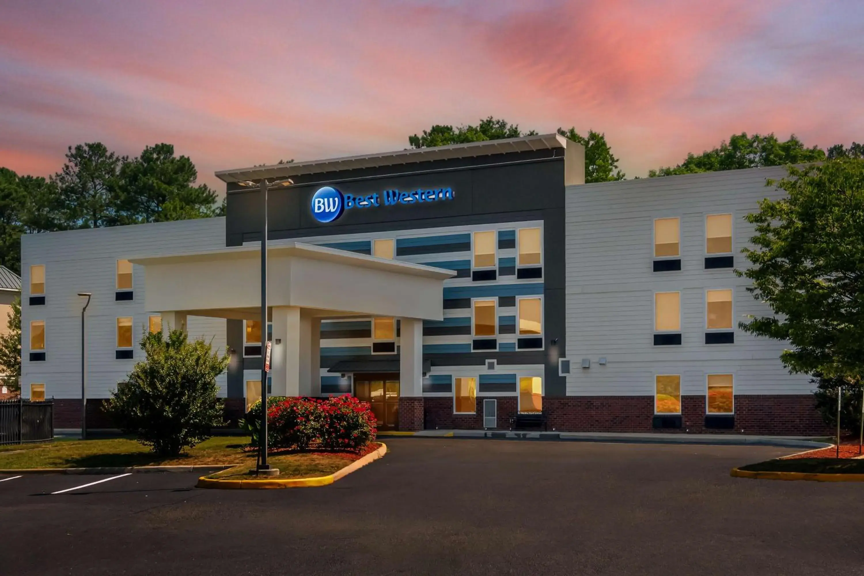 Property building in Best Western Doswell Hotel Property building in Best Western Doswell Hotel