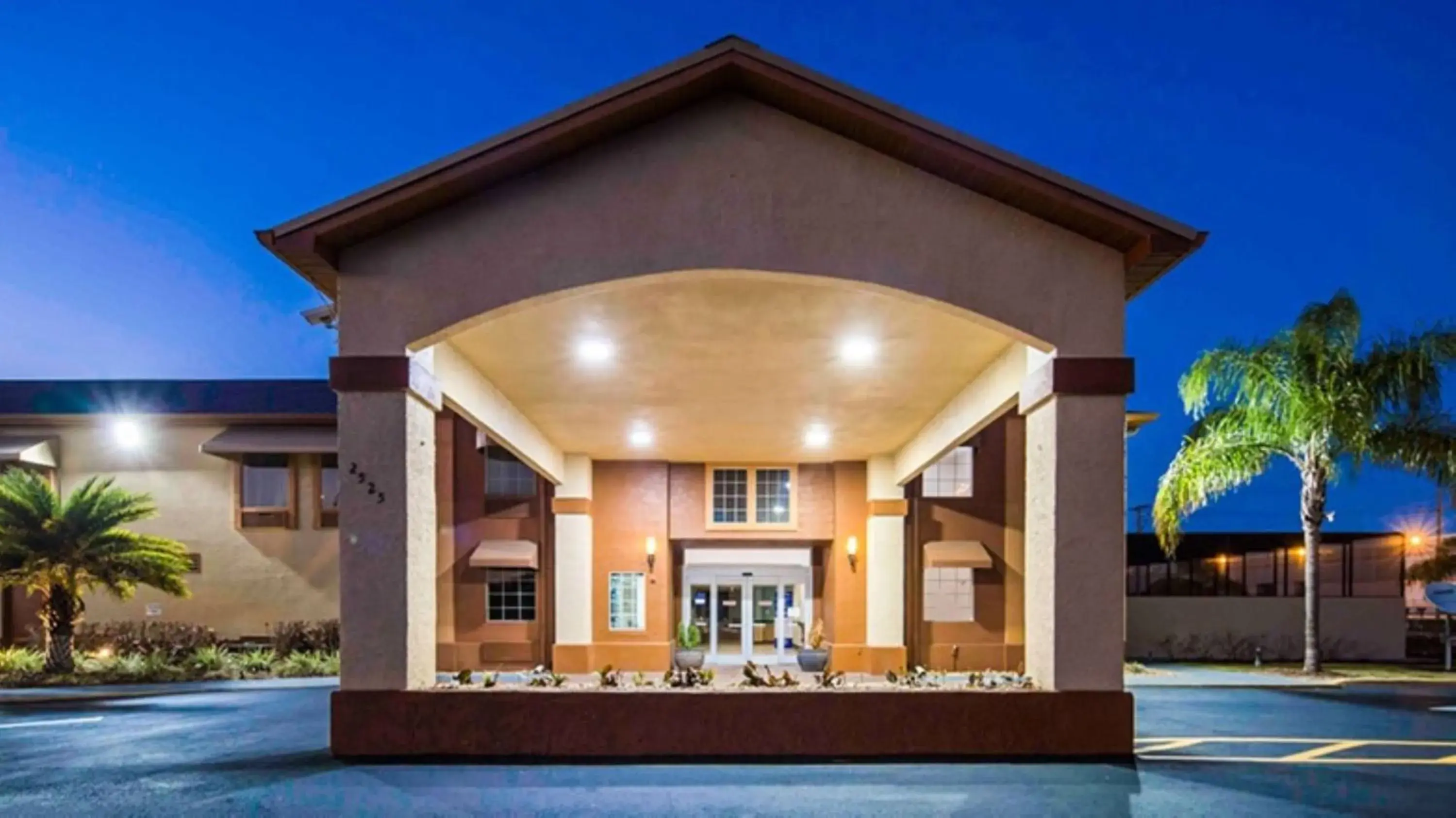 Property building in Best Western Mulberry Hotel Property building in Best Western Mulberry Hotel