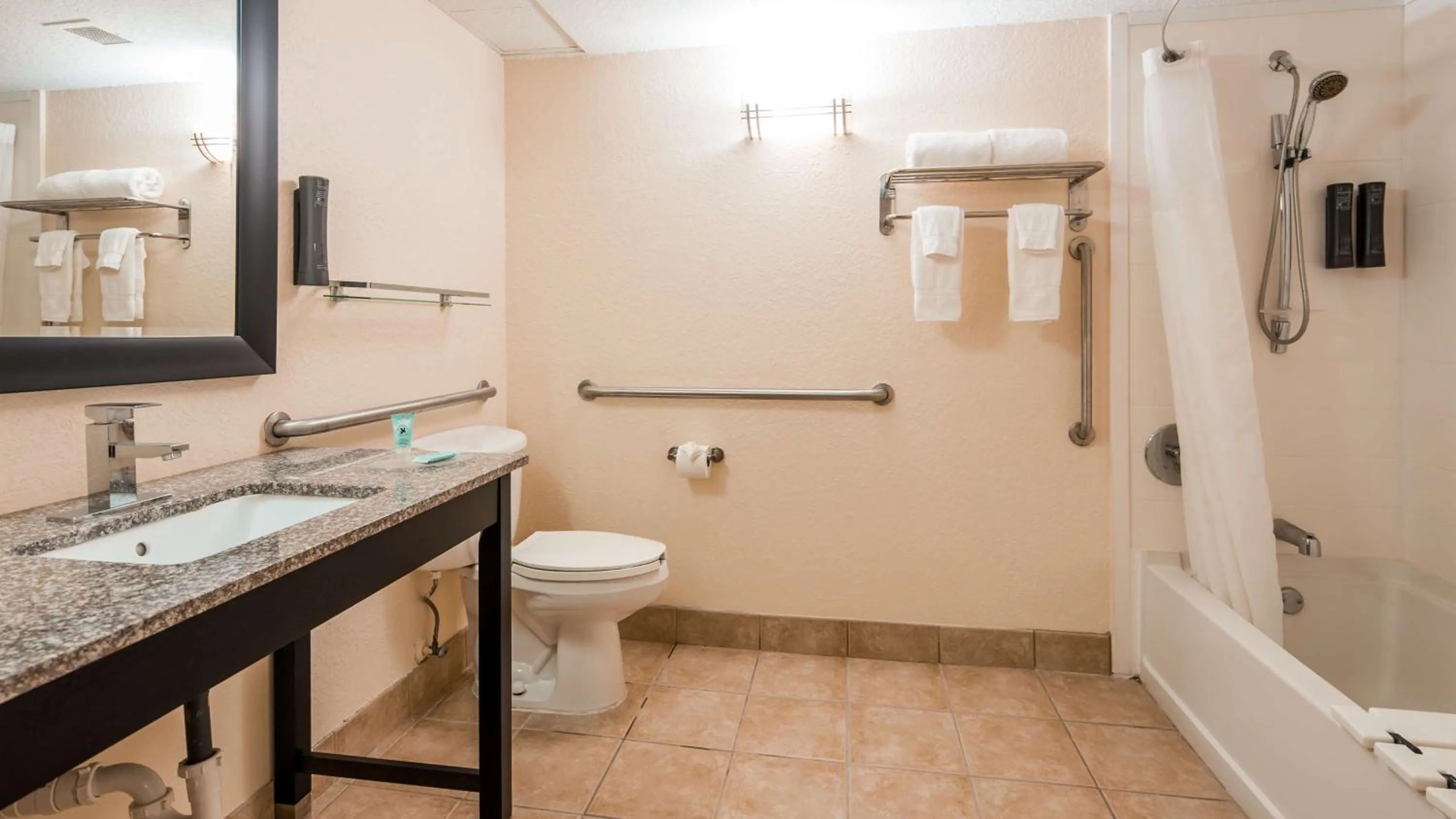 Bathroom in Best Western Mulberry Hotel