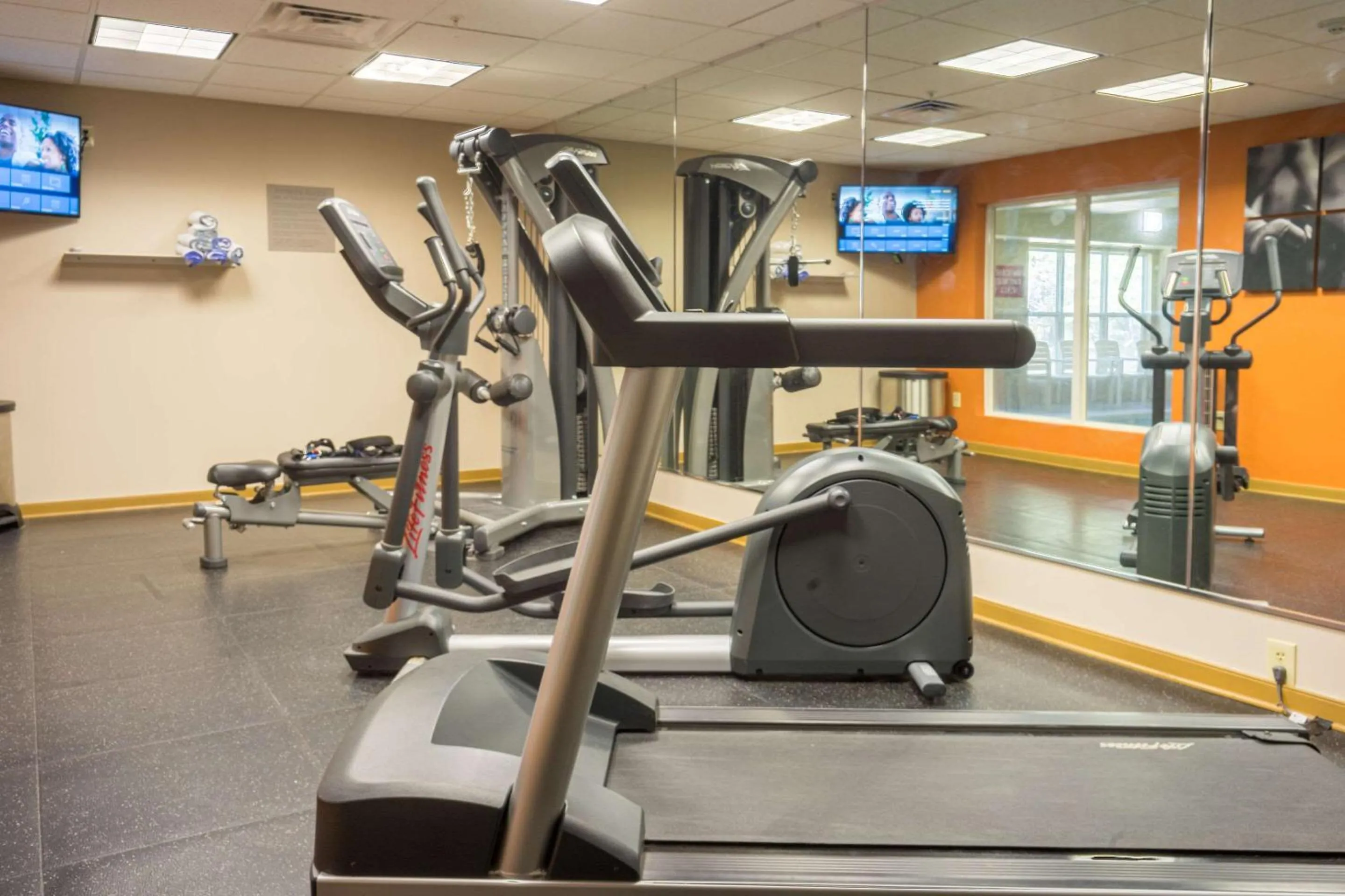 Fitness centre/facilities in Country Inn & Suites by Radisson, Doswell Kings Dominion , VA