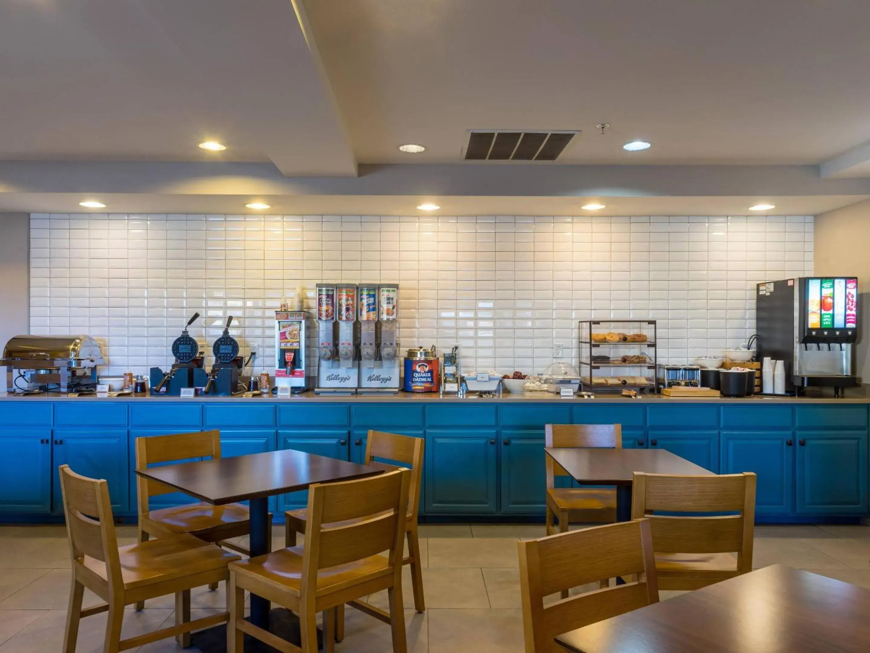 Breakfast in Country Inn & Suites by Radisson, Doswell Kings Dominion , VA Breakfast in Country Inn & Suites by Radisson, Doswell Kings Dominion , VA