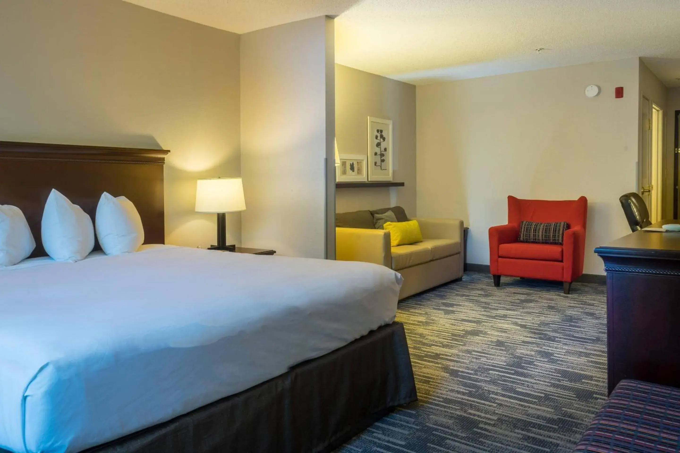 Bedroom, Bed in Country Inn & Suites by Radisson, Doswell Kings Dominion , VA Bedroom, Bed in Country Inn & Suites by Radisson, Doswell Kings Dominion , VA