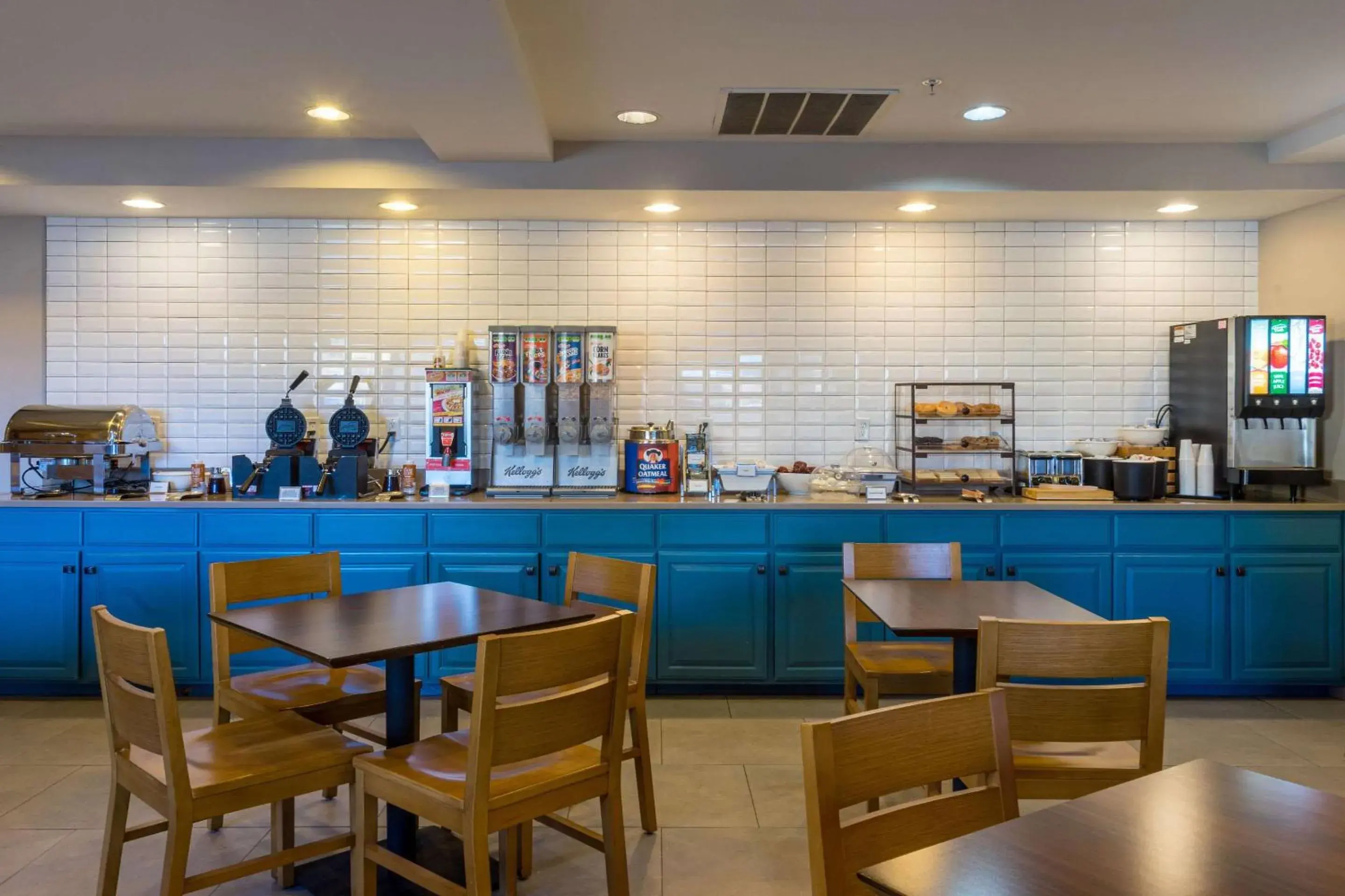 Breakfast in Country Inn & Suites by Radisson, Doswell Kings Dominion , VA Breakfast in Country Inn & Suites by Radisson, Doswell Kings Dominion , VA