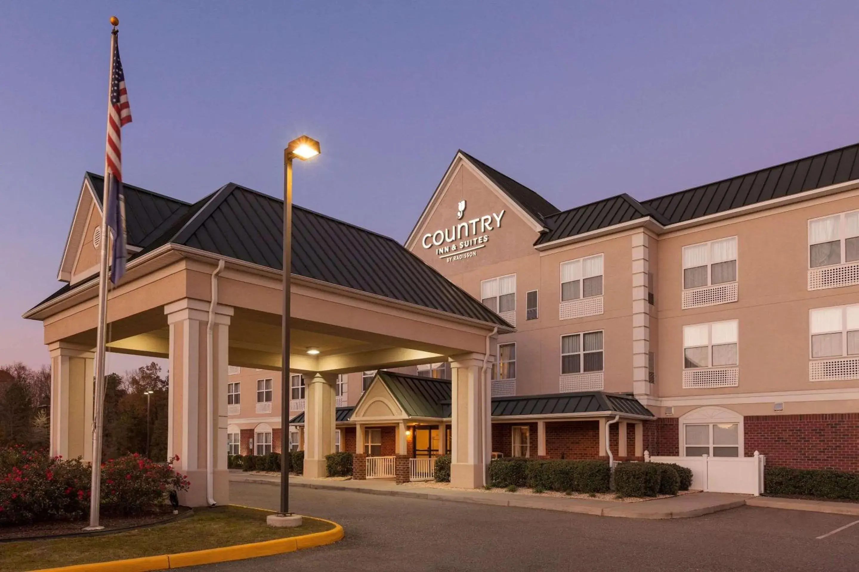 Property building in Country Inn & Suites by Radisson, Doswell Kings Dominion , VA Property building in Country Inn & Suites by Radisson, Doswell Kings Dominion , VA