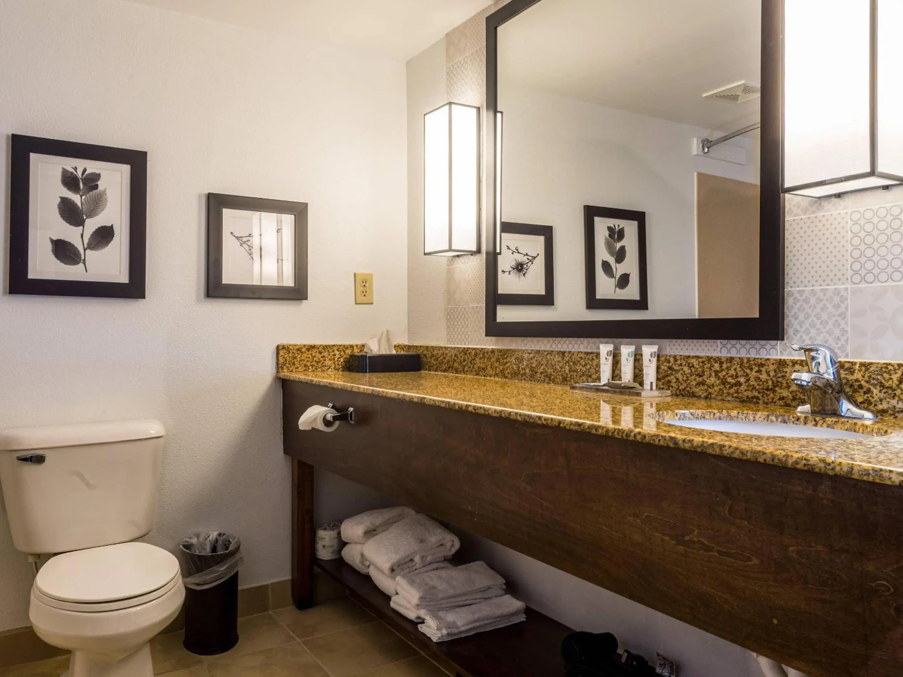 Bedroom in Country Inn & Suites by Radisson, Doswell Kings Dominion , VA Bedroom in Country Inn & Suites by Radisson, Doswell Kings Dominion , VA