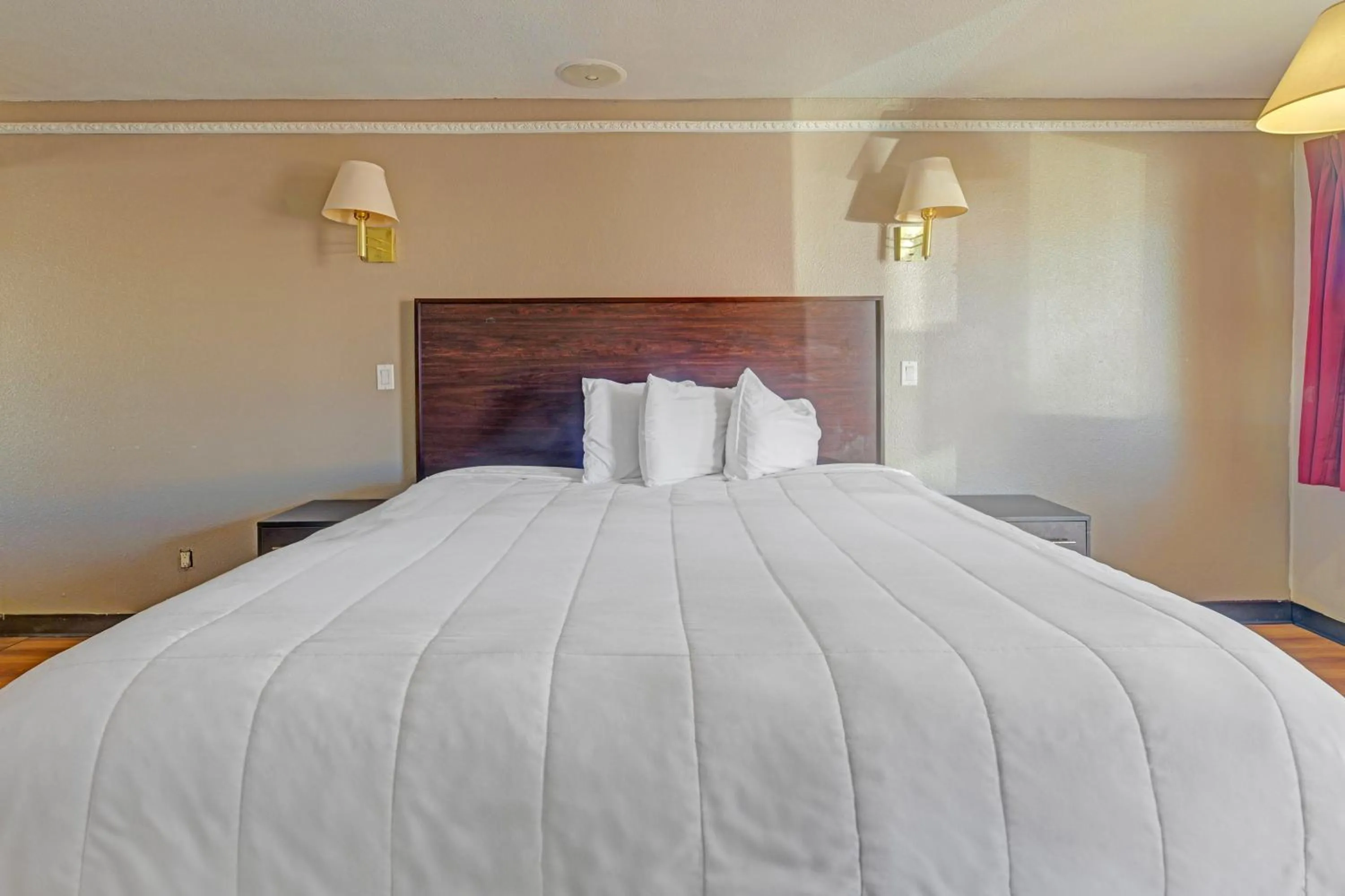 Bedroom, Bed in Travelers inn by OYO Wichita Falls